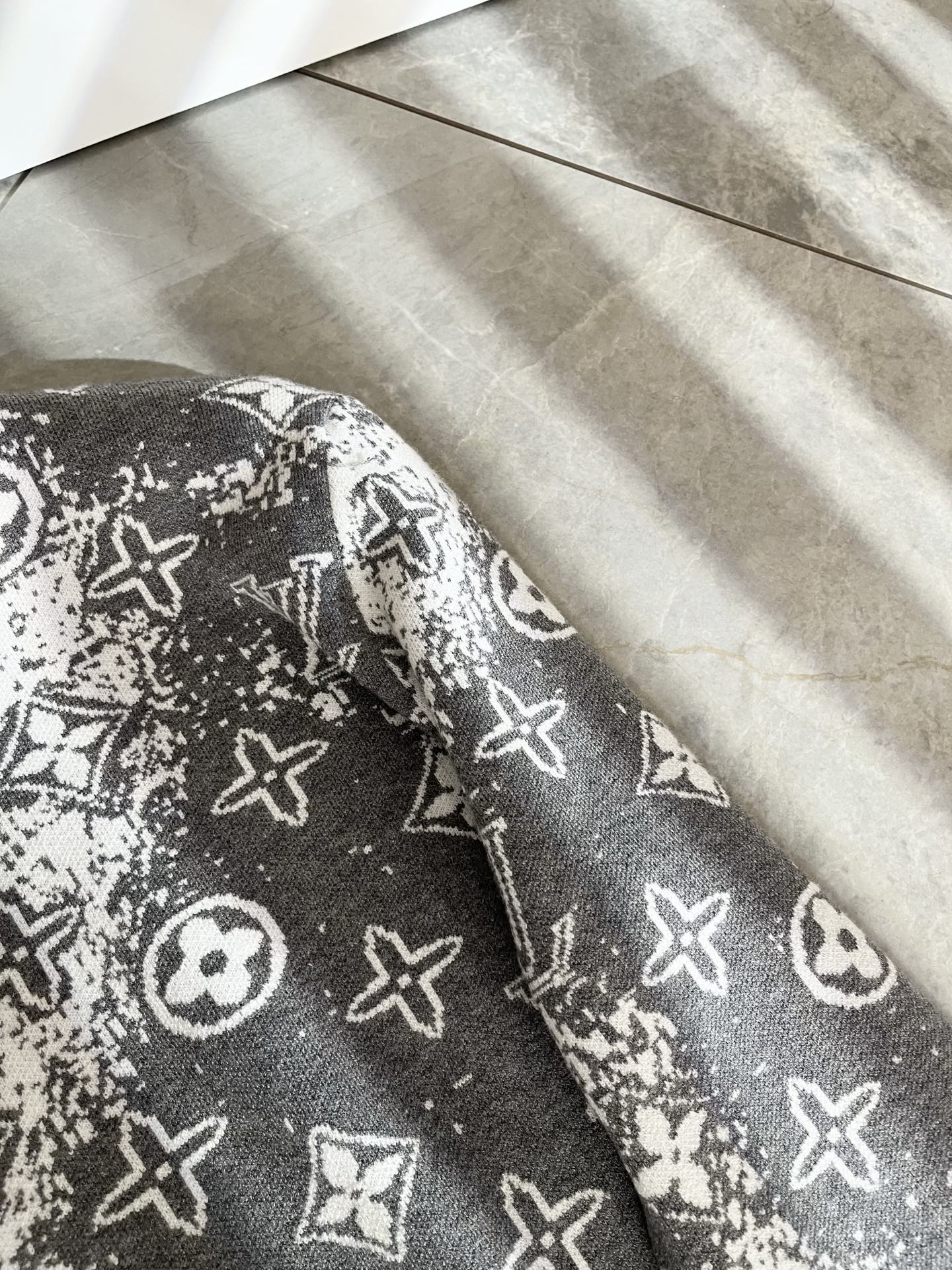 Louis Vuit*on 2025秋冬路易家族轻奢Monogram钩织针织羊毛衫！男女同款👫装饰！ 路