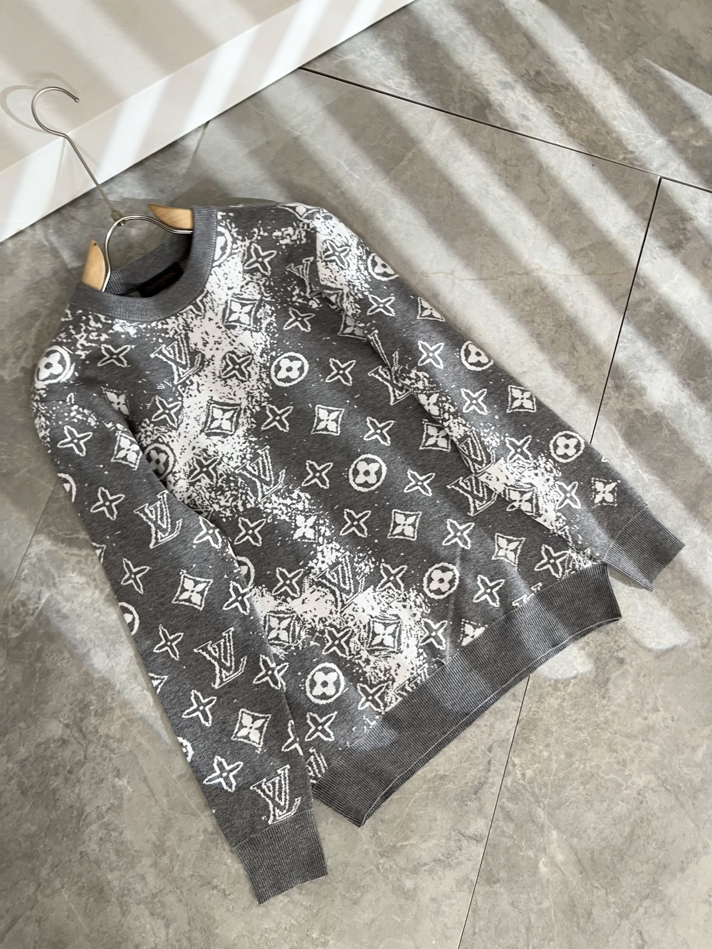 Louis Vuit*on 2025秋冬路易家族轻奢Monogram钩织针织羊毛衫！男女同款👫装饰！ 路