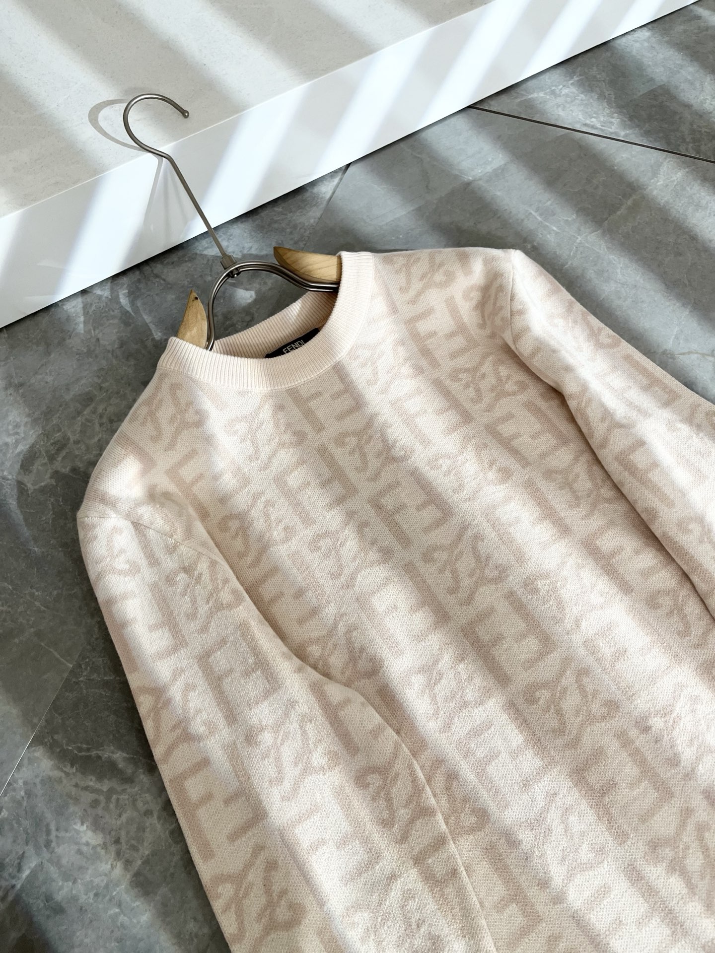 FEN*I 芬*迪 2025秋冬新款FD家族男女同款针织羊毛衫，男女同款👫百搭。意大利原厂订单，FD家族