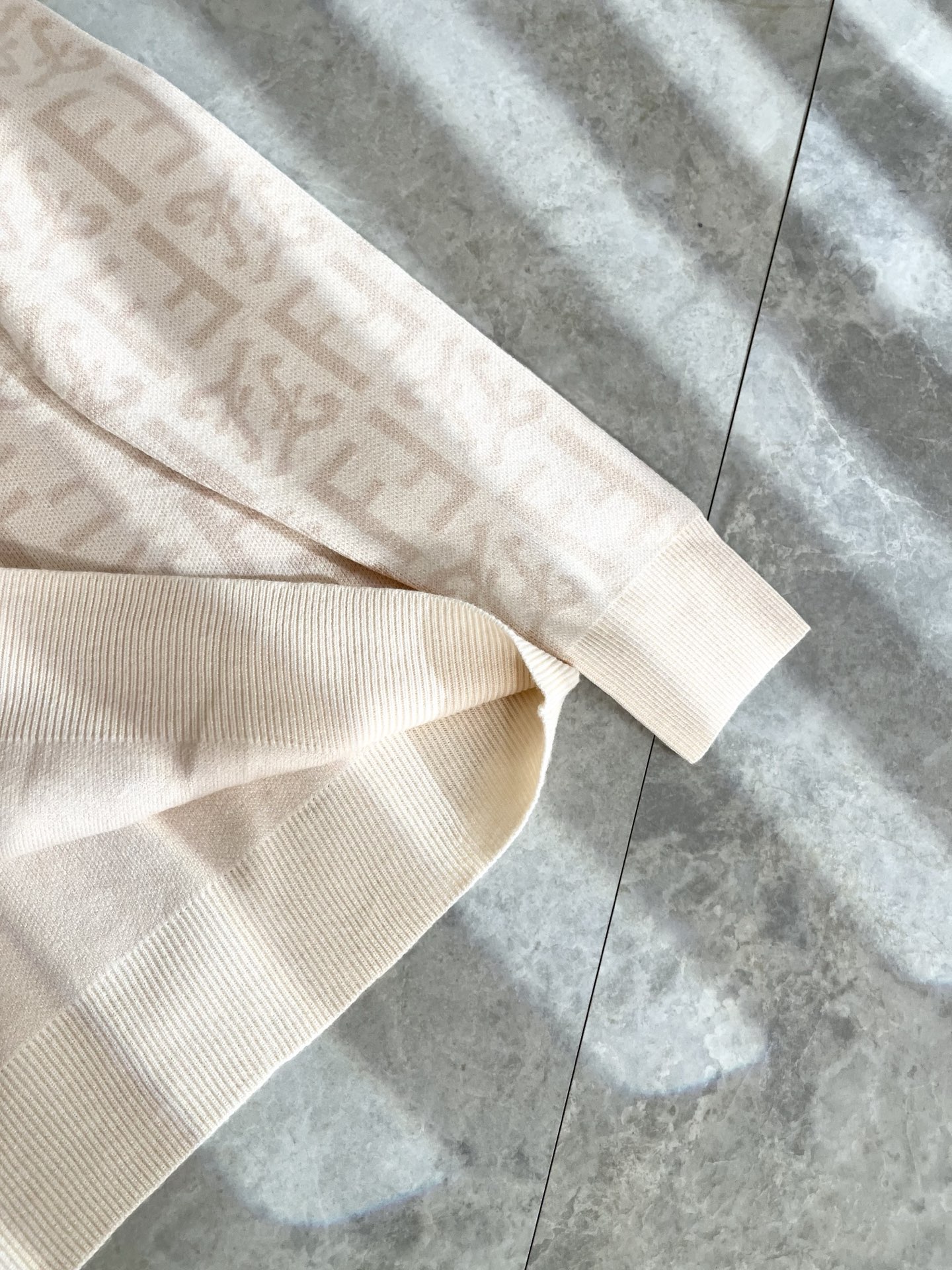 FEN*I 芬*迪 2025秋冬新款FD家族男女同款针织羊毛衫，男女同款👫百搭。意大利原厂订单，FD家族