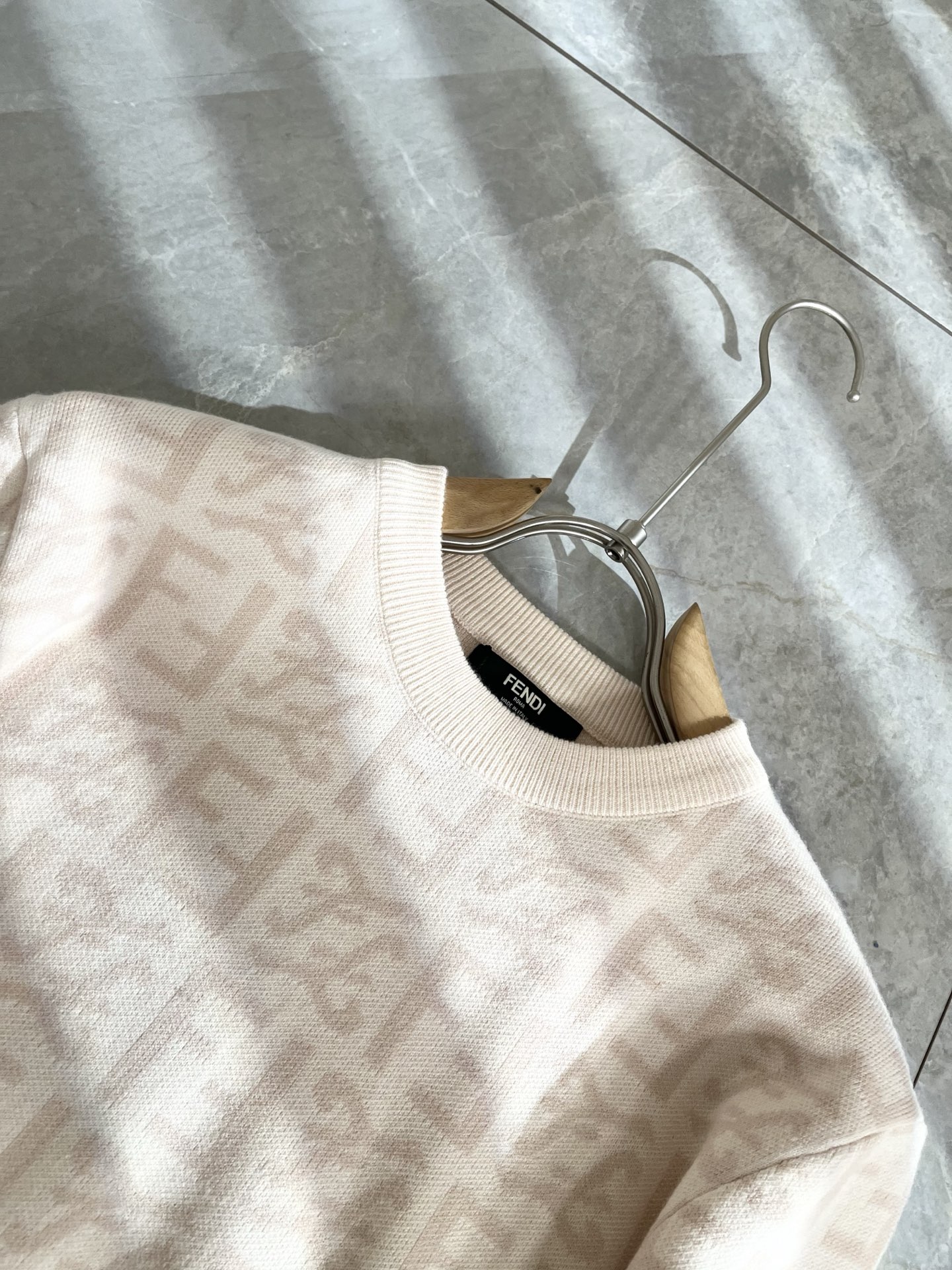 FEN*I 芬*迪 2025秋冬新款FD家族男女同款针织羊毛衫，男女同款👫百搭。意大利原厂订单，FD家族