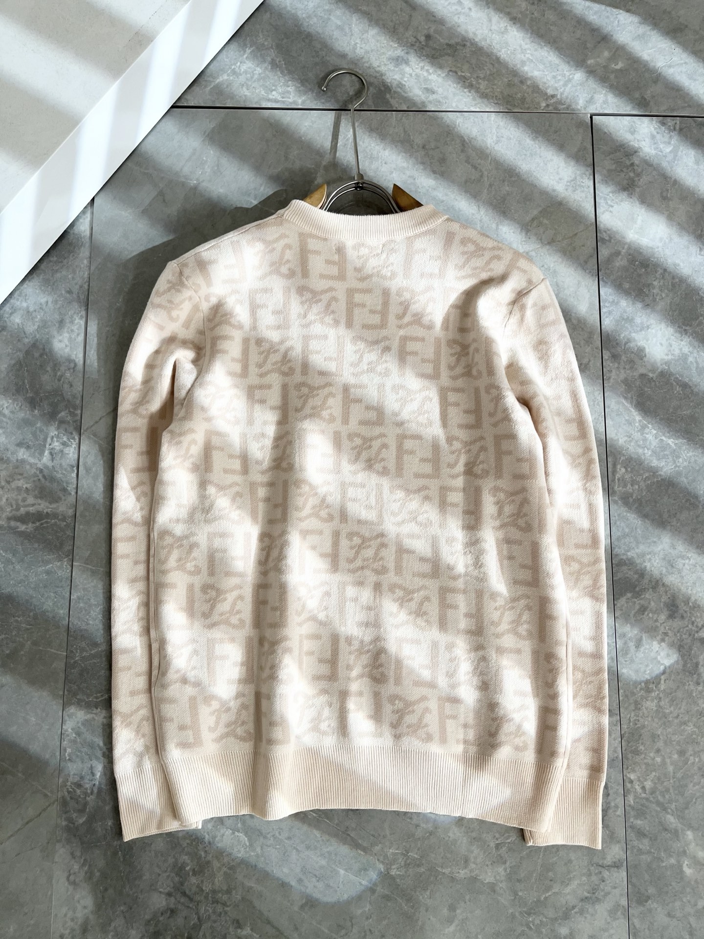 FEN*I 芬*迪 2025秋冬新款FD家族男女同款针织羊毛衫，男女同款👫百搭。意大利原厂订单，FD家族