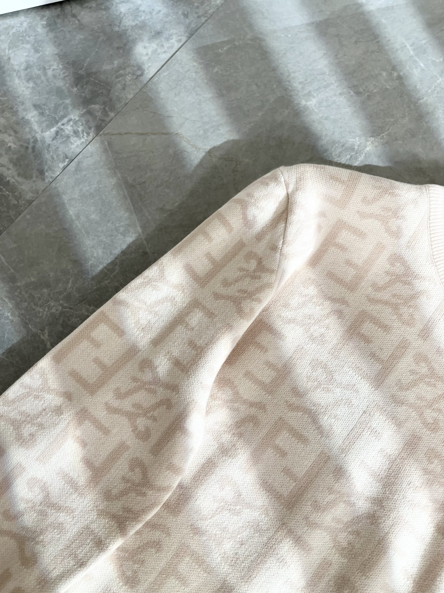 FEN*I 芬*迪 2025秋冬新款FD家族男女同款针织羊毛衫，男女同款👫百搭。意大利原厂订单，FD家族