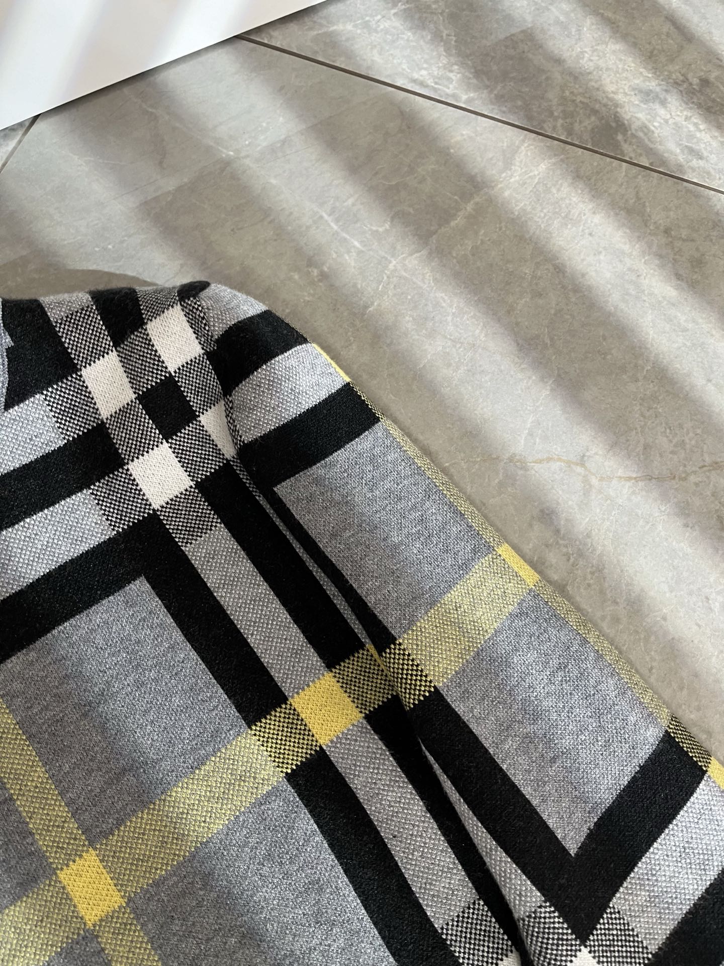 Bur*erry 巴*莉 2025秋冬新款男士针织羊毛衫，品牌最新设计元素！既不单调也不复杂,恰到好处的