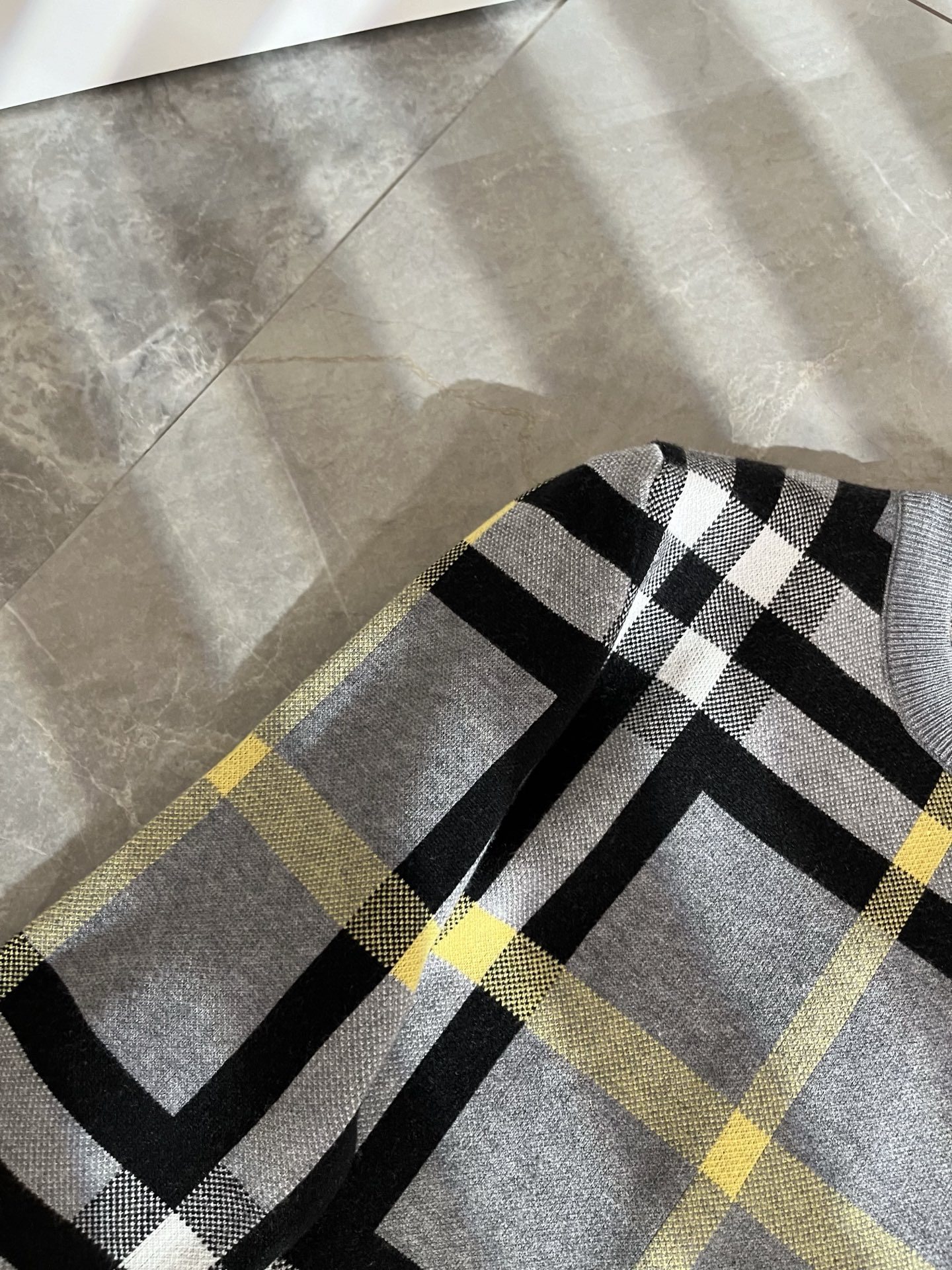 Bur*erry 巴*莉 2025秋冬新款男士针织羊毛衫，品牌最新设计元素！既不单调也不复杂,恰到好处的