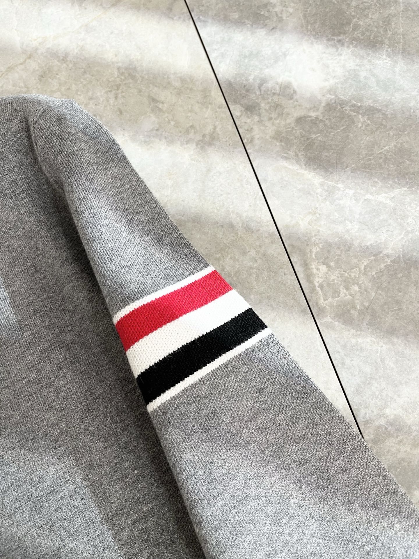 ThomBrow*e汤姆*朗2025秋冬新款男女同款👫针织羊毛衫，今年的专柜新品，男女同款👫超软羊毛面料