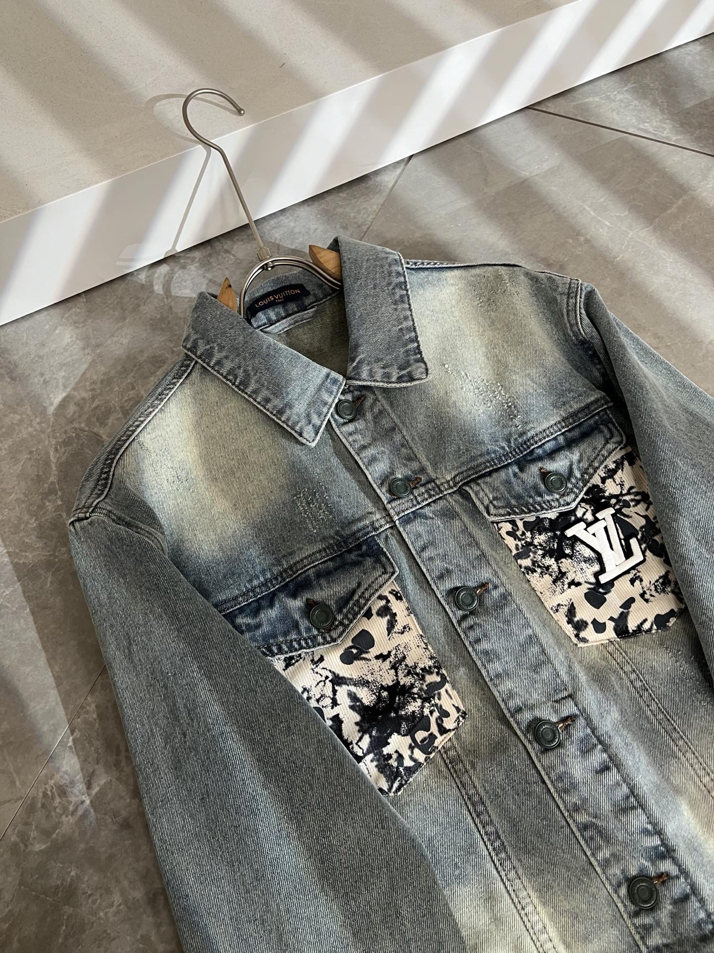 Louis Vuit*on 路易*登 2025秋冬新款轻奢男女同款👫牛仔夹克外套，路易家族的新高端，细节