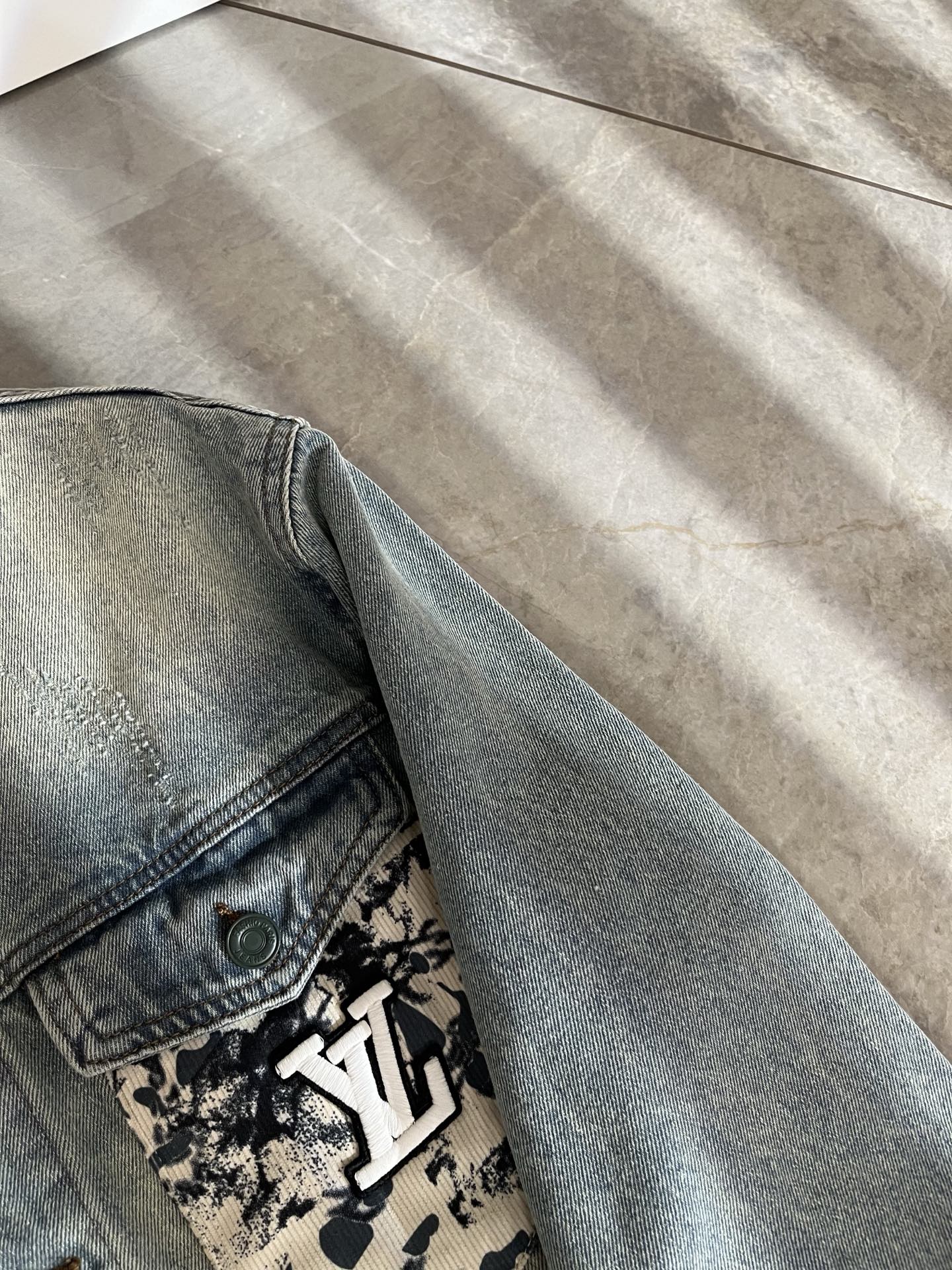 Louis Vuit*on 路易*登 2025秋冬新款轻奢男女同款👫牛仔夹克外套，路易家族的新高端，细节