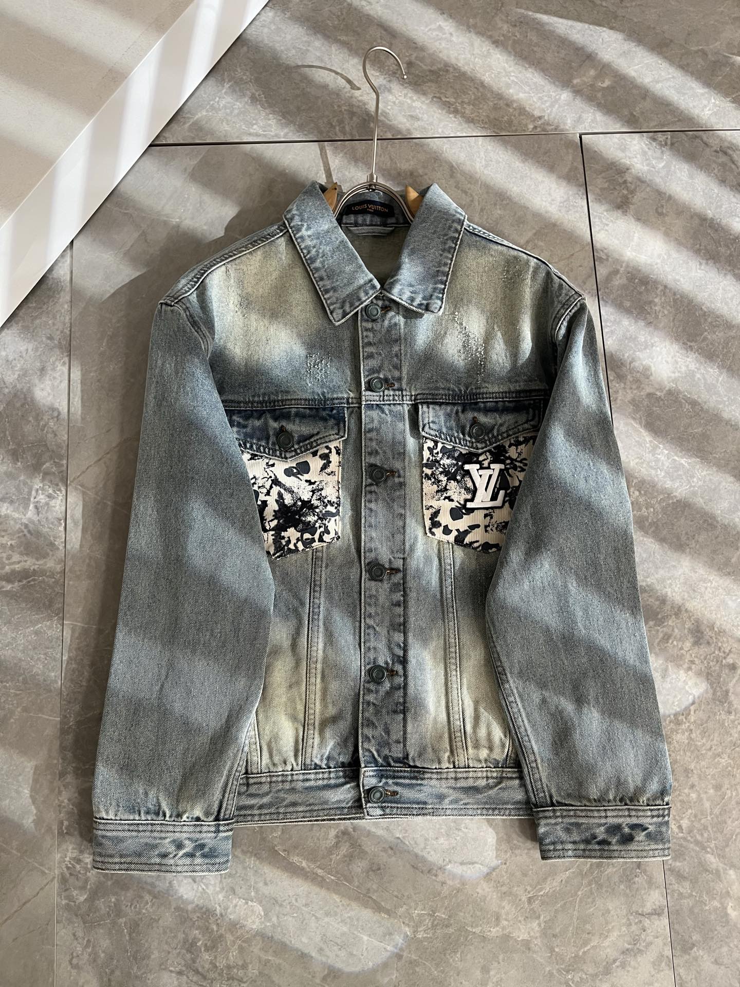 Louis Vuit*on 路易*登 2025秋冬新款轻奢男女同款👫牛仔夹克外套，路易家族的新高端，细节
