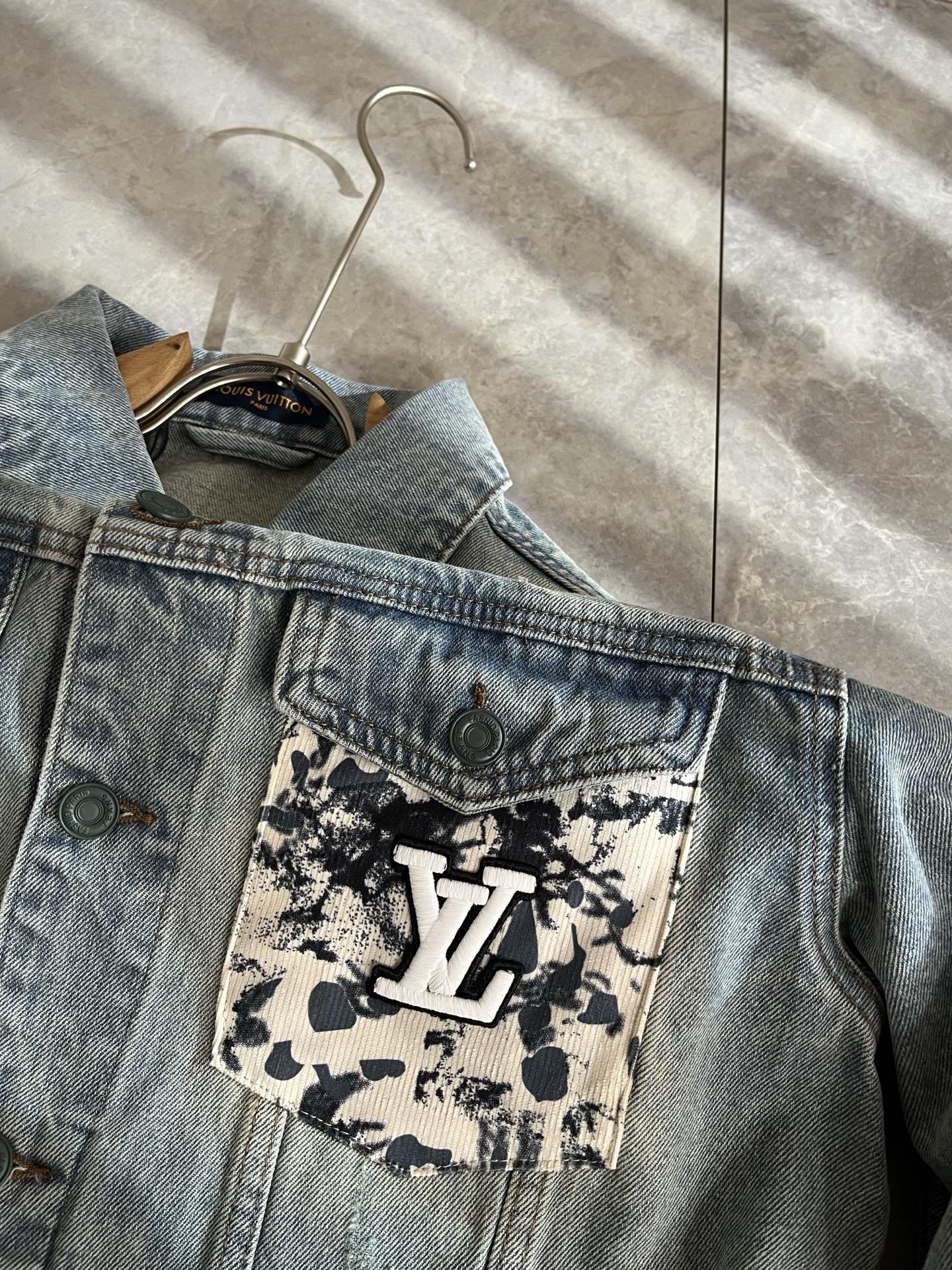 Louis Vuit*on 路易*登 2025秋冬新款轻奢男女同款👫牛仔夹克外套，路易家族的新高端，细节