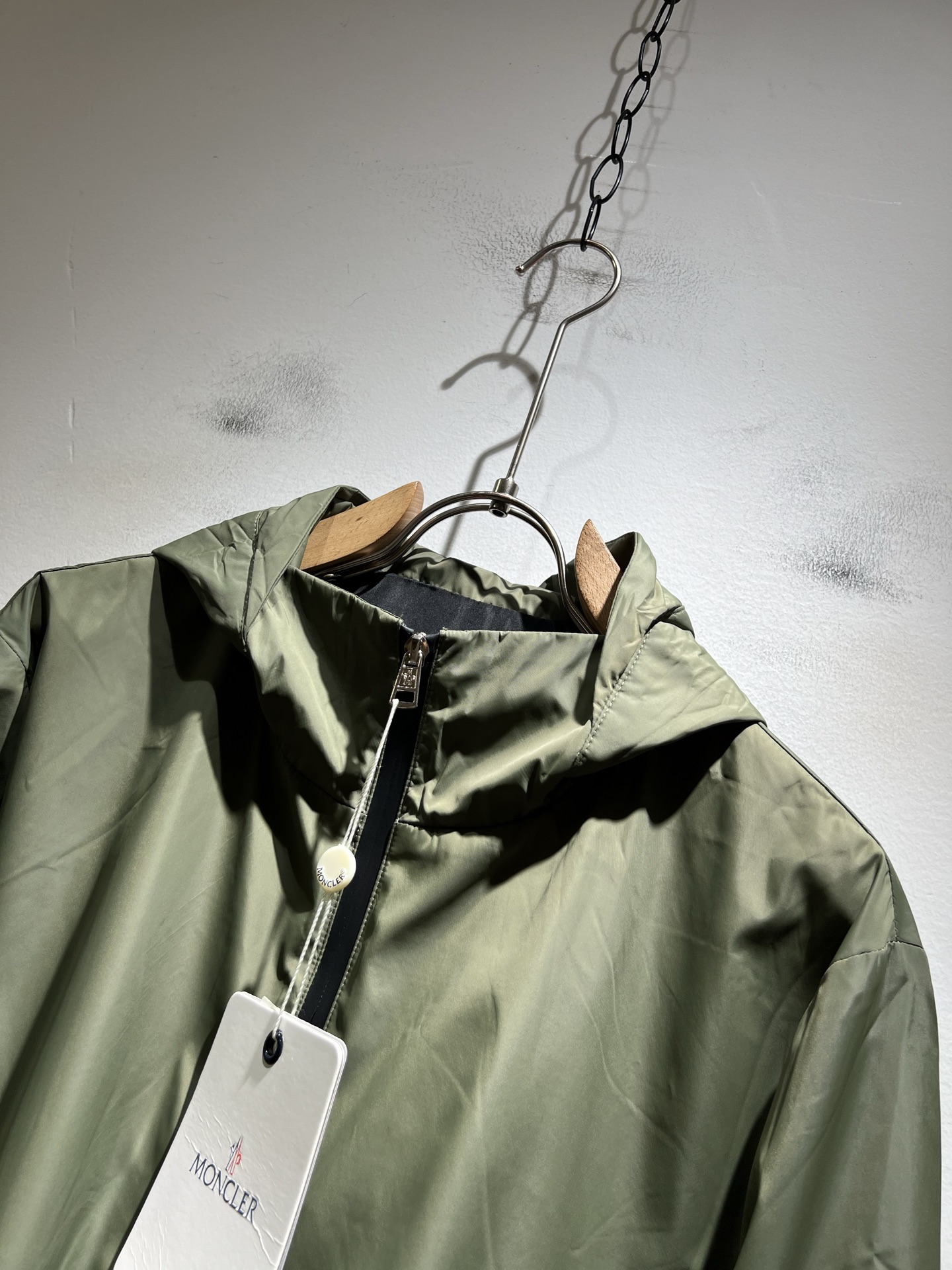 Monc*ler蒙*口2025秋冬经典夹克外套，都市时尚休闲款！面料超软面料帅酷爆款夹克外套。时尚都市百