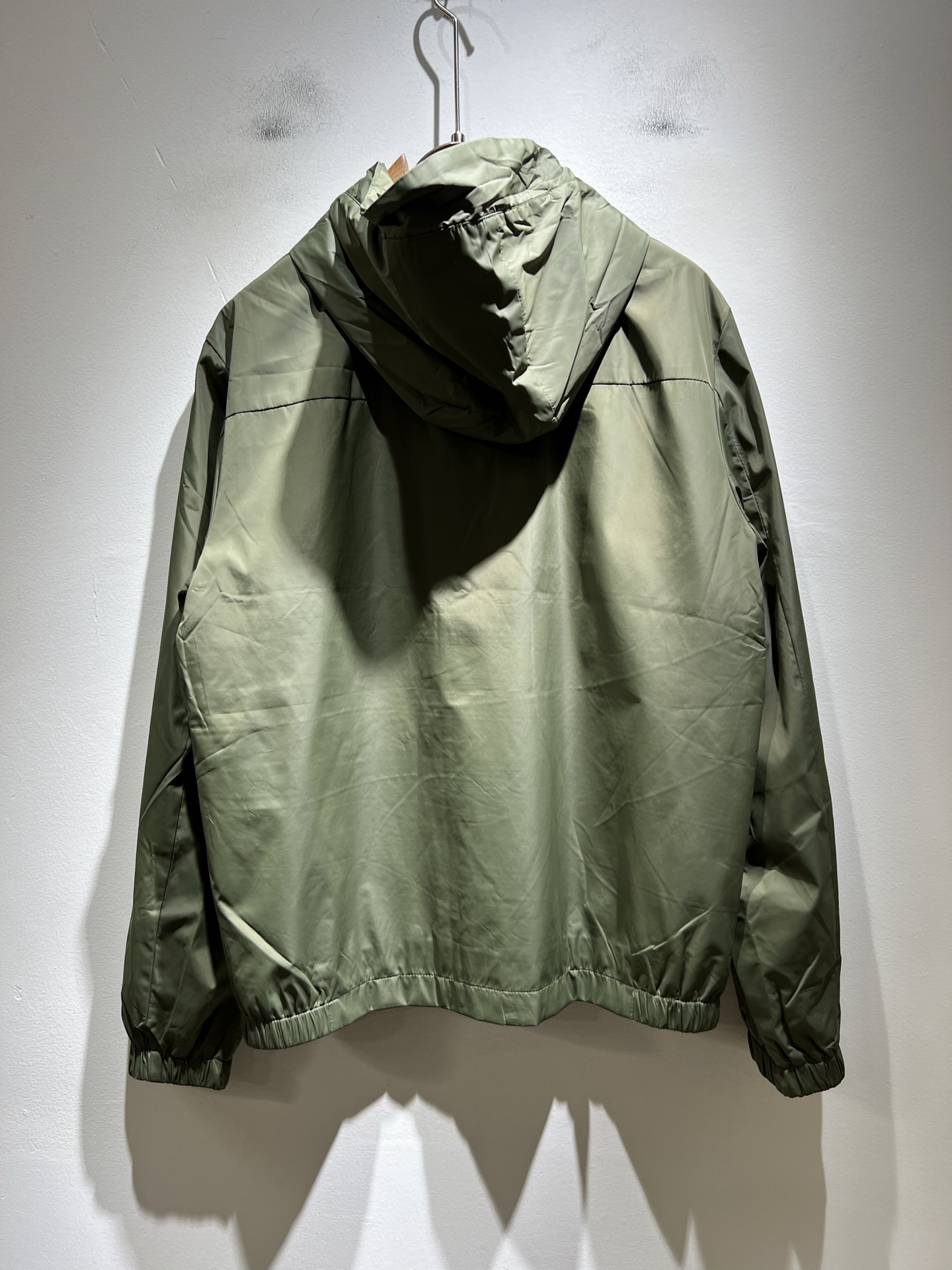 Monc*ler蒙*口2025秋冬经典夹克外套，都市时尚休闲款！面料超软面料帅酷爆款夹克外套。时尚都市百