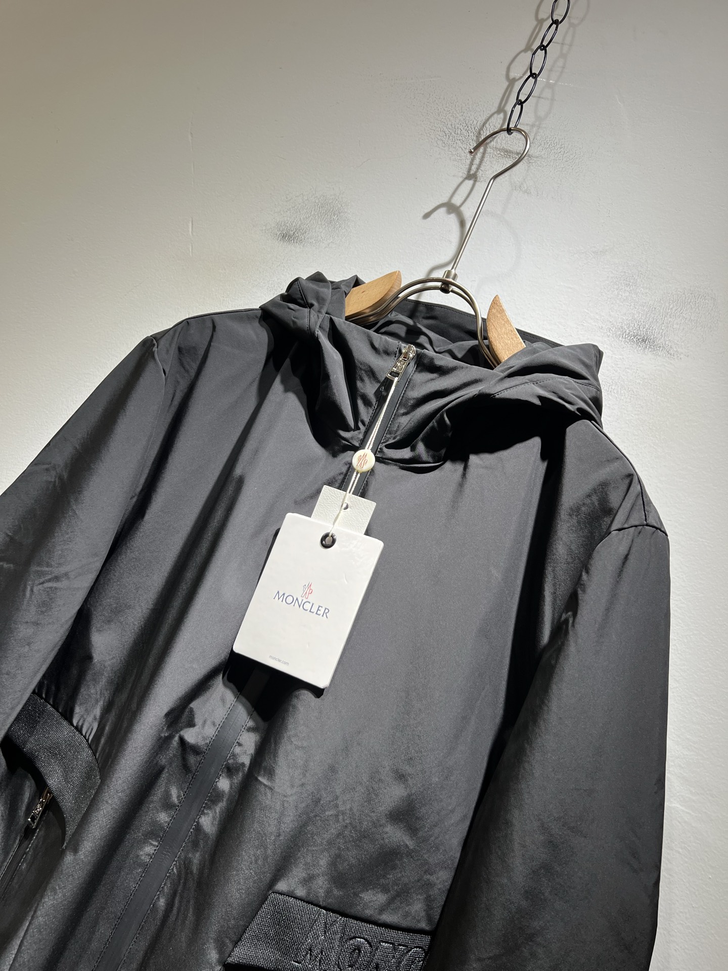 Monc*ler蒙*口2025秋冬经典夹克外套，都市时尚休闲款！面料超软面料帅酷爆款夹克外套。时尚都市百