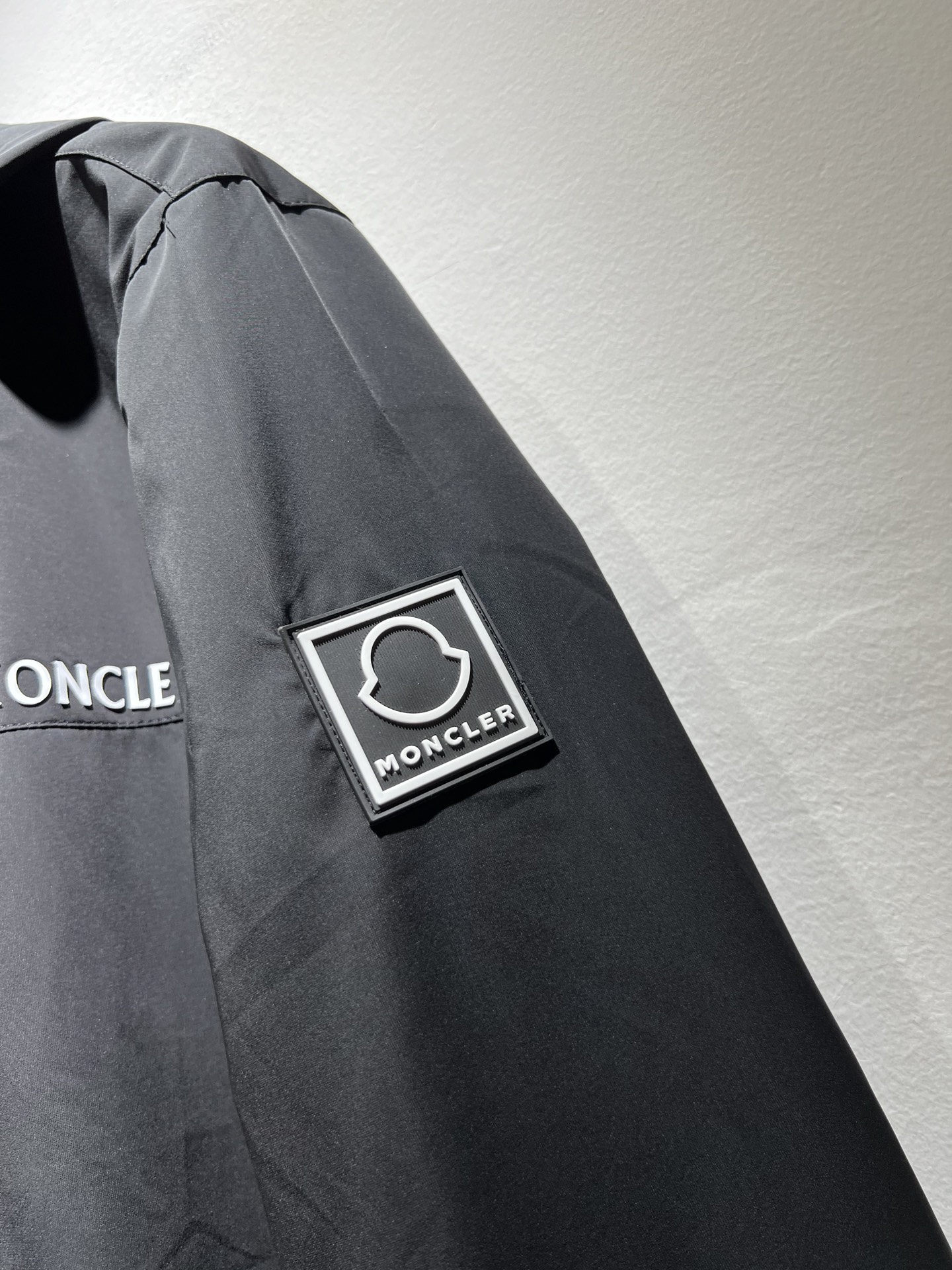 Monc*ler蒙*口2025秋冬经典夹克外套，都市时尚休闲款！面料超软面料帅酷爆款夹克外套。时尚都市百