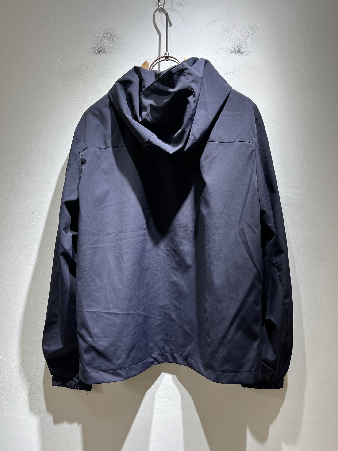 Monc*ler蒙*口2025秋冬经典夹克外套，都市时尚休闲款！面料超软面料帅酷爆款夹克外套。时尚都市百