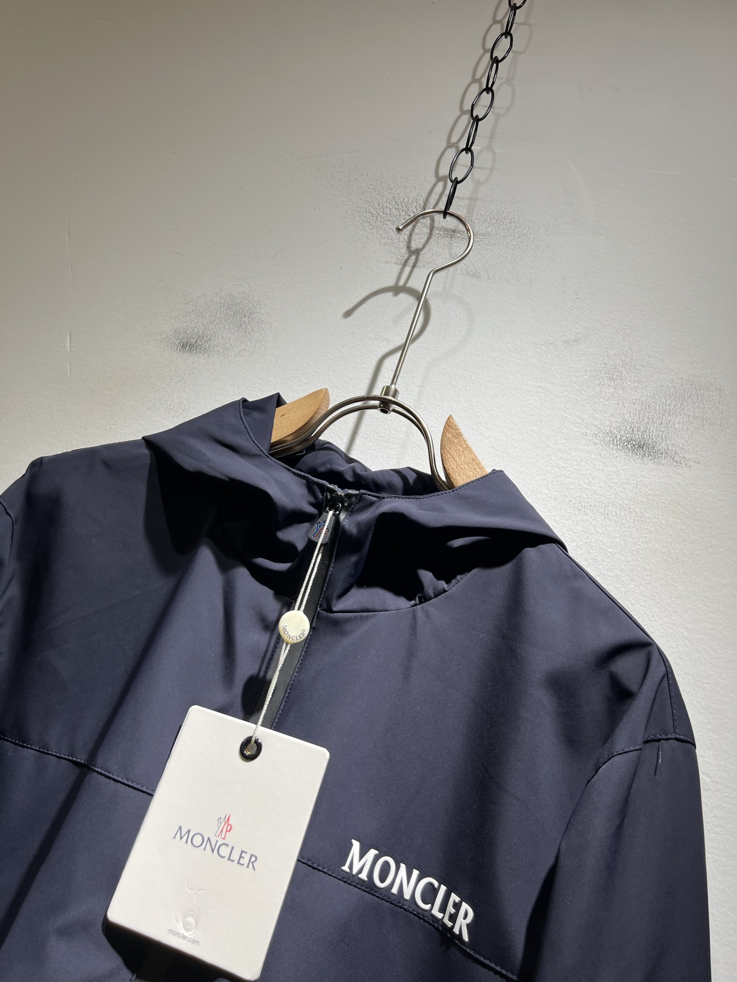 Monc*ler蒙*口2025秋冬经典夹克外套，都市时尚休闲款！面料超软面料帅酷爆款夹克外套。时尚都市百