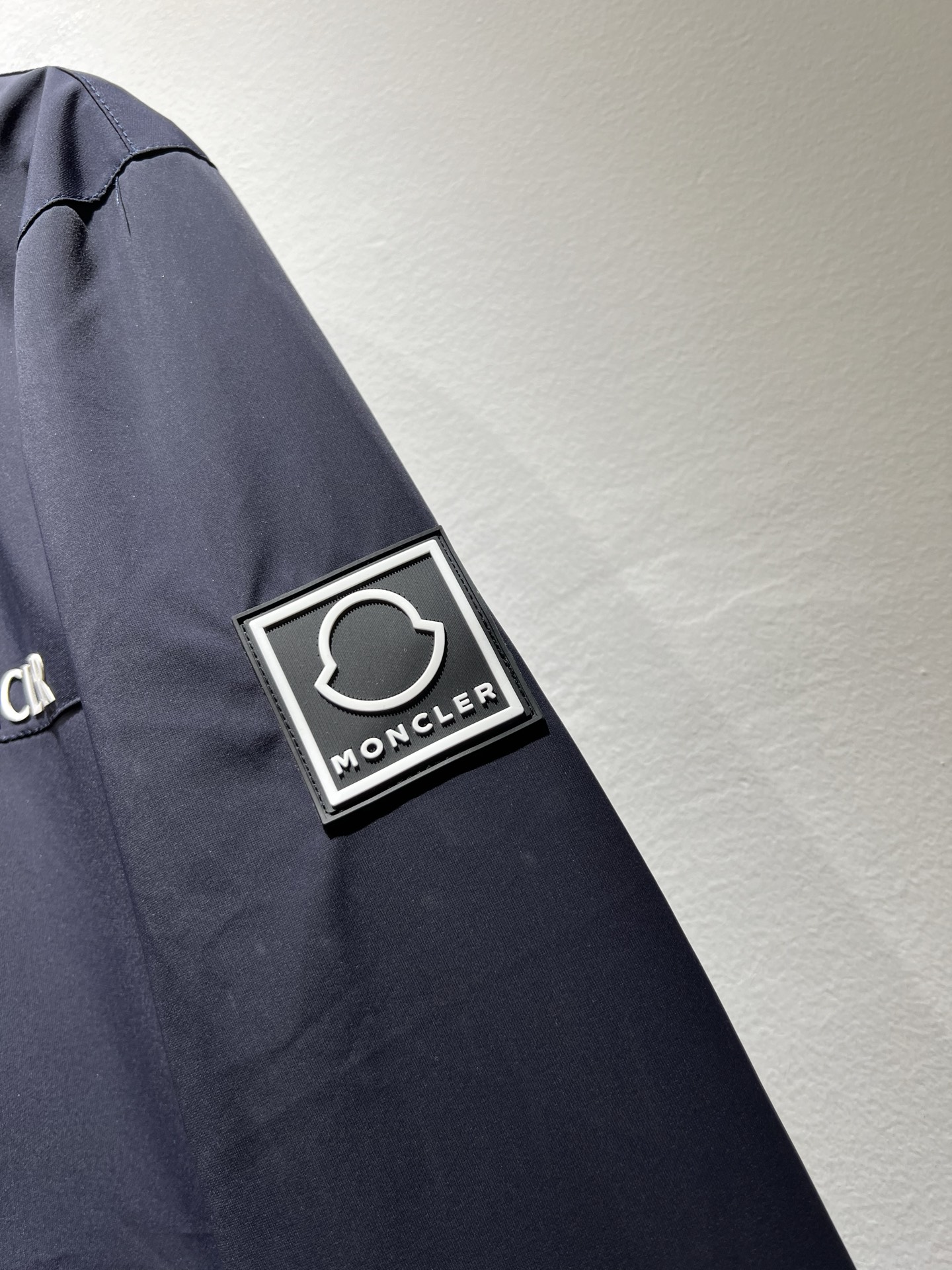 Monc*ler蒙*口2025秋冬经典夹克外套，都市时尚休闲款！面料超软面料帅酷爆款夹克外套。时尚都市百