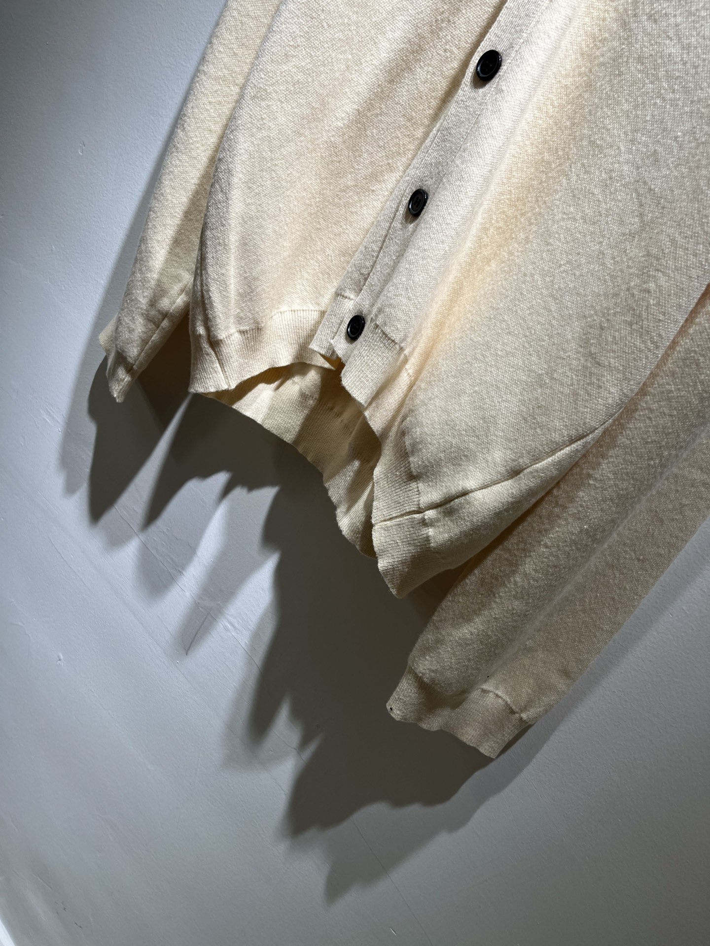 Bur*erry 巴*莉 2025秋冬新款长袖针织羊毛开衫，品牌经典设计元素！既不单调也不复杂,恰到好处