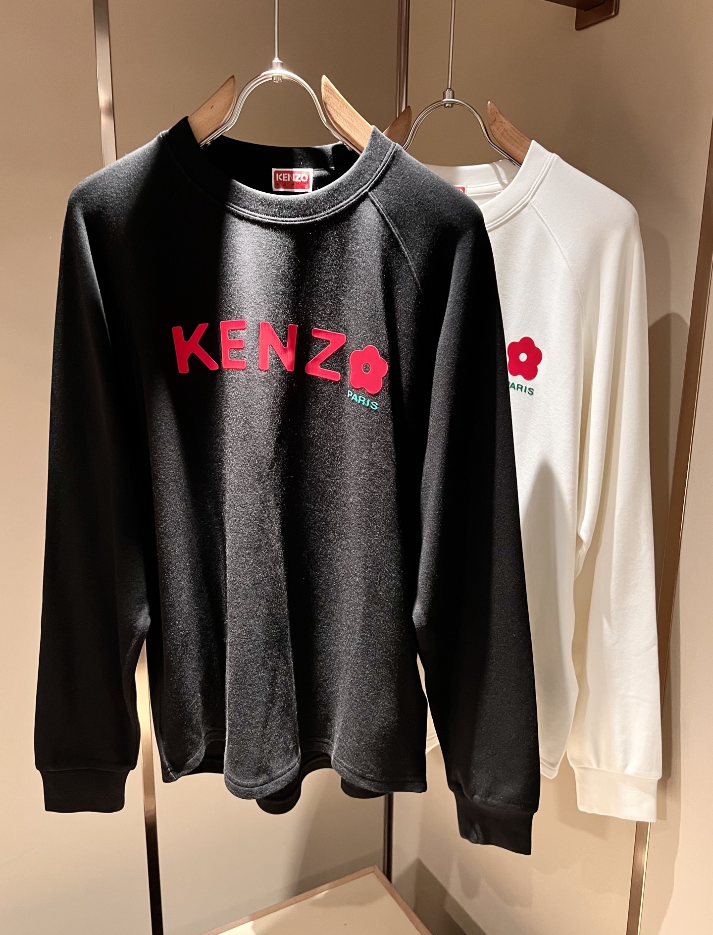 NO:572712,KENZ*Takada*3 new autumn and winter men's and women's base T-shirts, inheriting the classic works, the improved new products are more three-dimensional and have a logo pattern on the chest designed with gluing technology!  Customized original pure cotton fabric. If you like it, hurry up and get it!  First come first served!  Size M-2XL,,tees,t-shirt,alexander wang19860909KENZ*高田*三 秋冬新品男女同款打底T恤,传承经典著作改良后的新品更加的具有立体感官,胸前logo图案压胶工艺设计！定制原版纯棉面料.有喜欢赶紧入手吧！先入先得！尺码M-2XL,,tees，t-shirt,alexander wang,Men's clothing