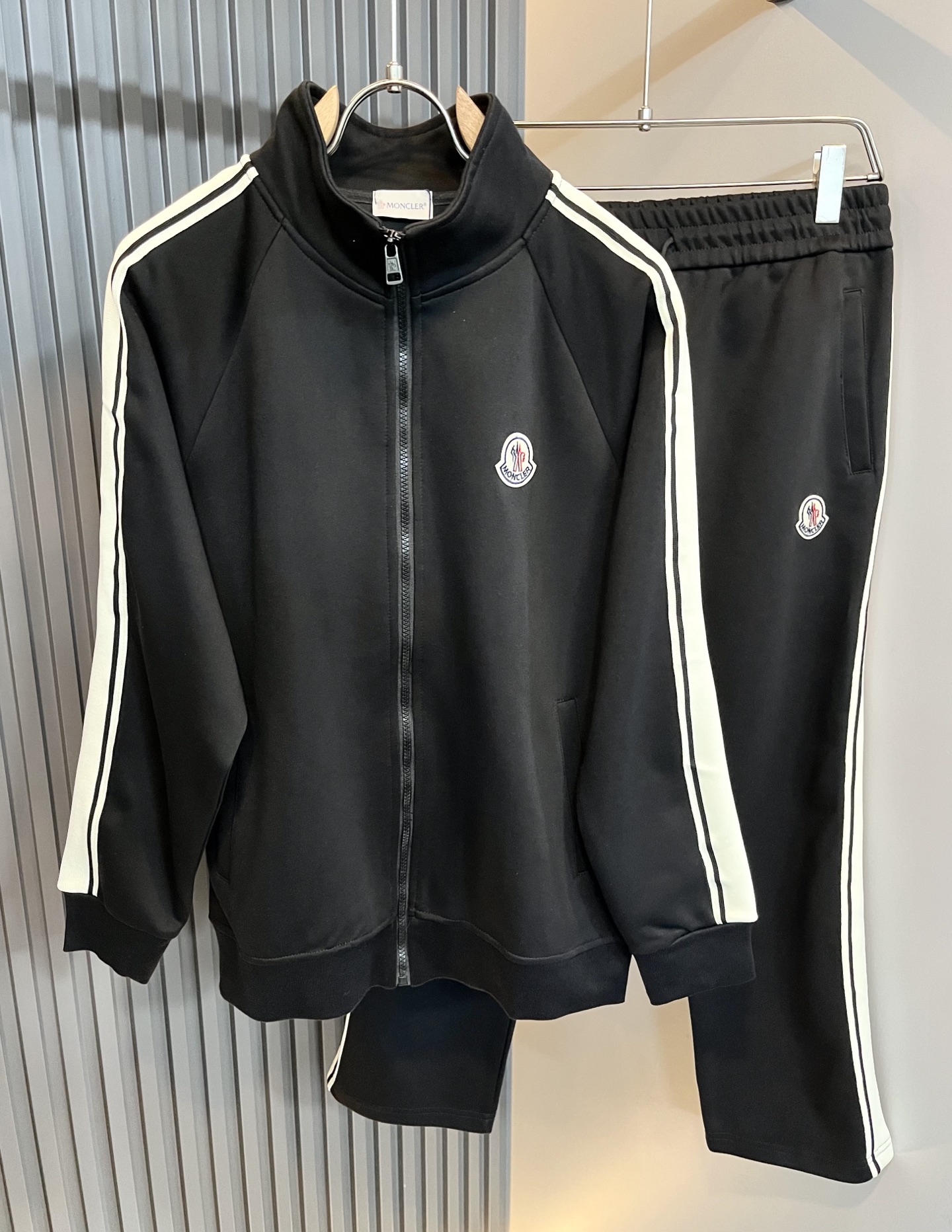 Moncl*r蒙*口 2025秋冬新款男士休闲套装！今年的专柜新品，男士超软面料帅酷爆款 时尚都市百搭款