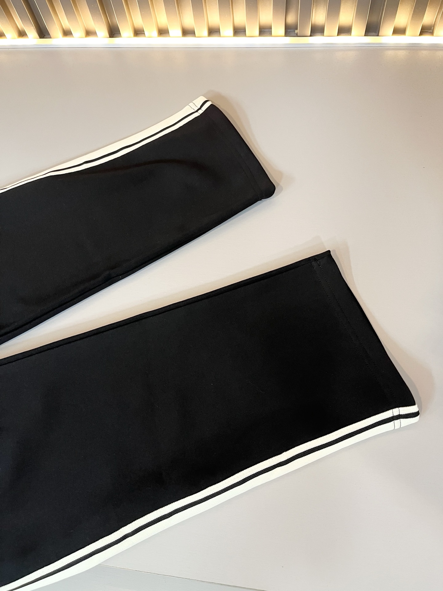 Moncl*r蒙*口 2025秋冬新款男士休闲套装！今年的专柜新品，男士超软面料帅酷爆款 时尚都市百搭款