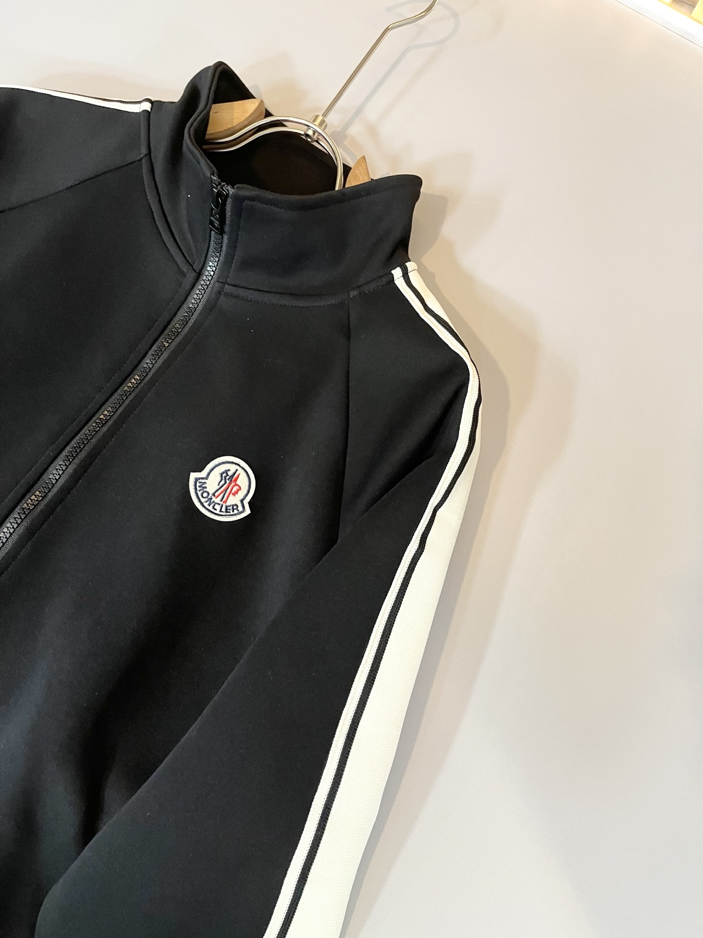 Moncl*r蒙*口 2025秋冬新款男士休闲套装！今年的专柜新品，男士超软面料帅酷爆款 时尚都市百搭款