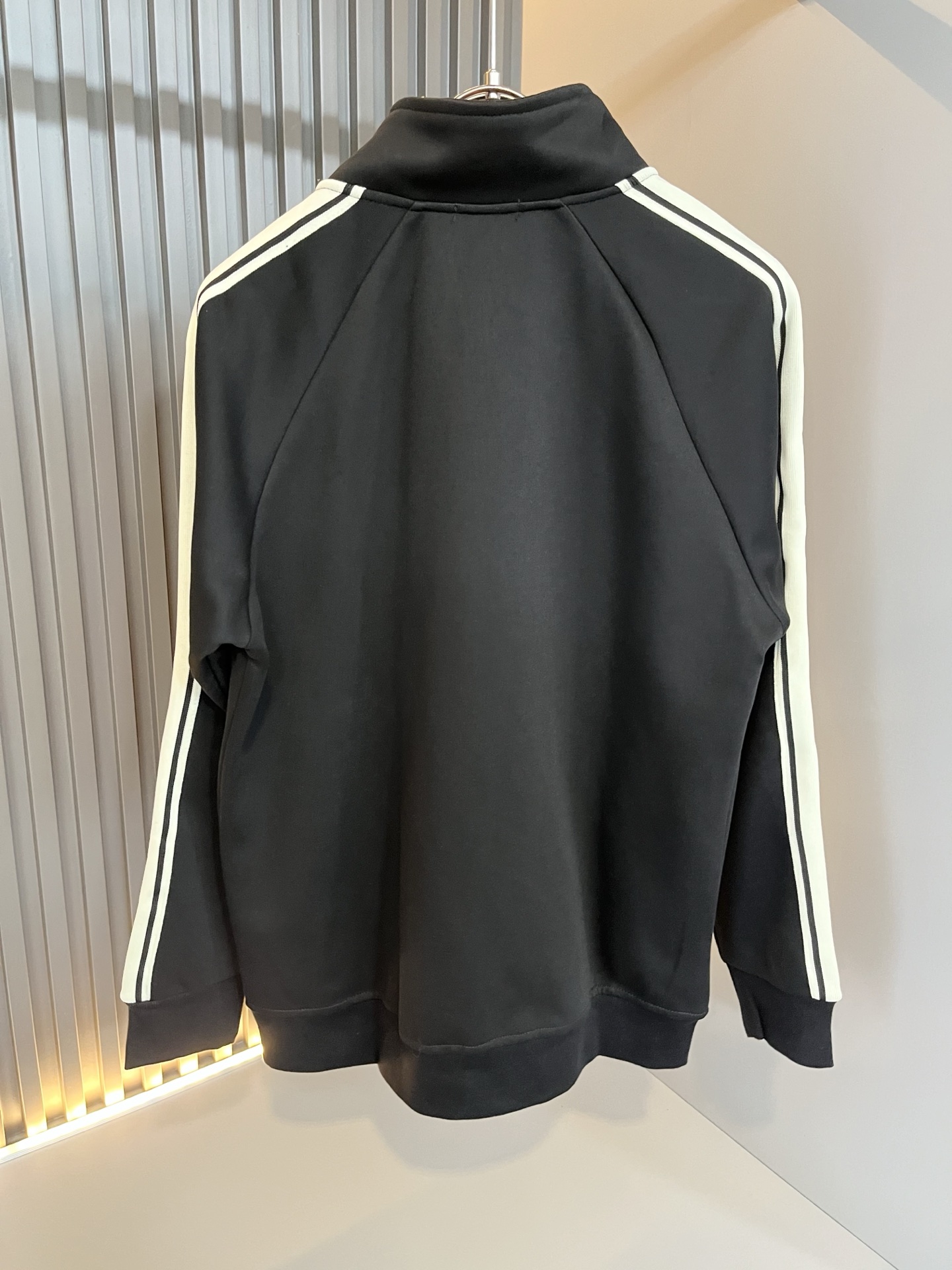 Moncl*r蒙*口 2025秋冬新款男士休闲套装！今年的专柜新品，男士超软面料帅酷爆款 时尚都市百搭款