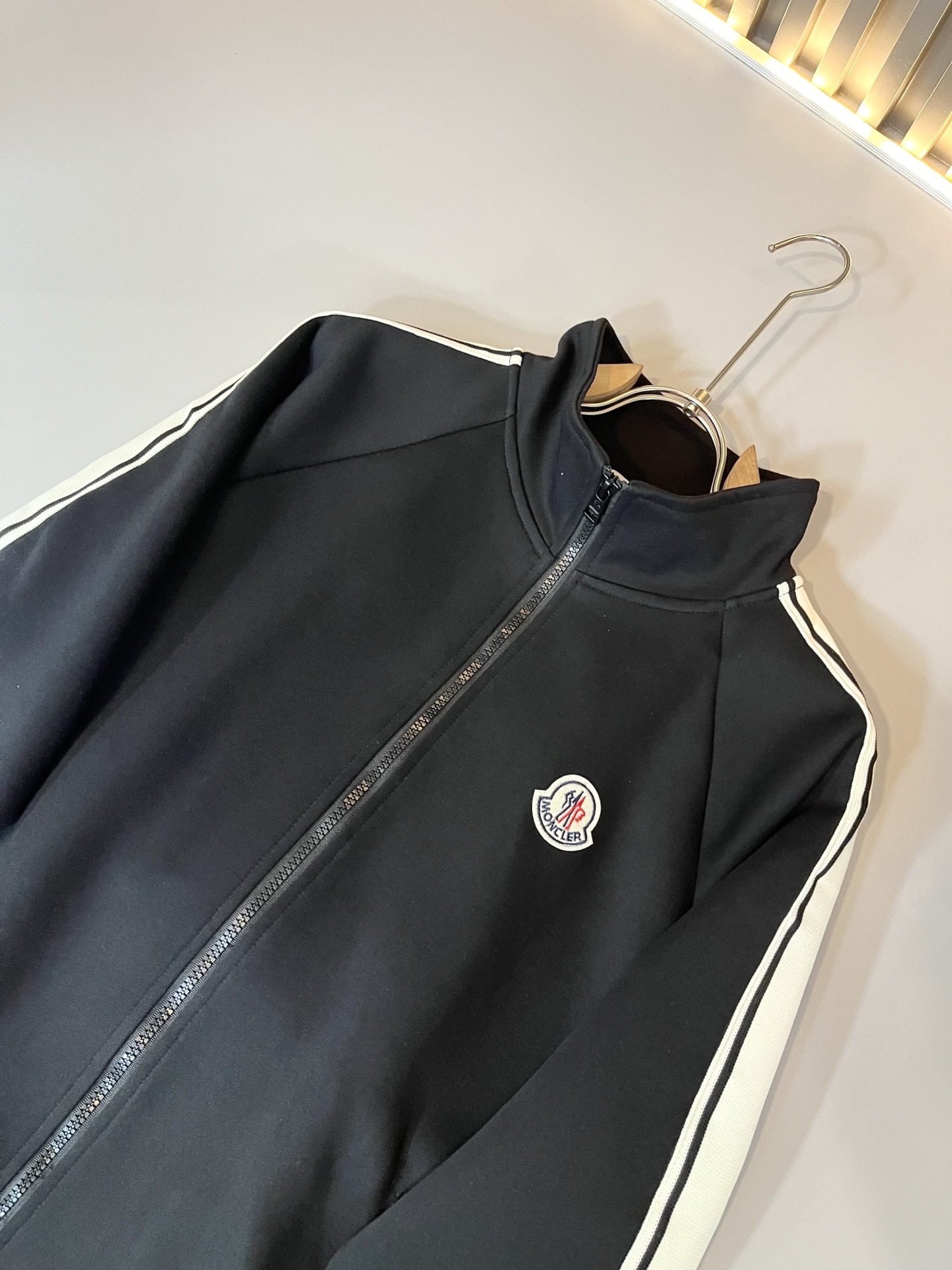 Moncl*r蒙*口 2025秋冬新款男士休闲套装！今年的专柜新品，男士超软面料帅酷爆款 时尚都市百搭款