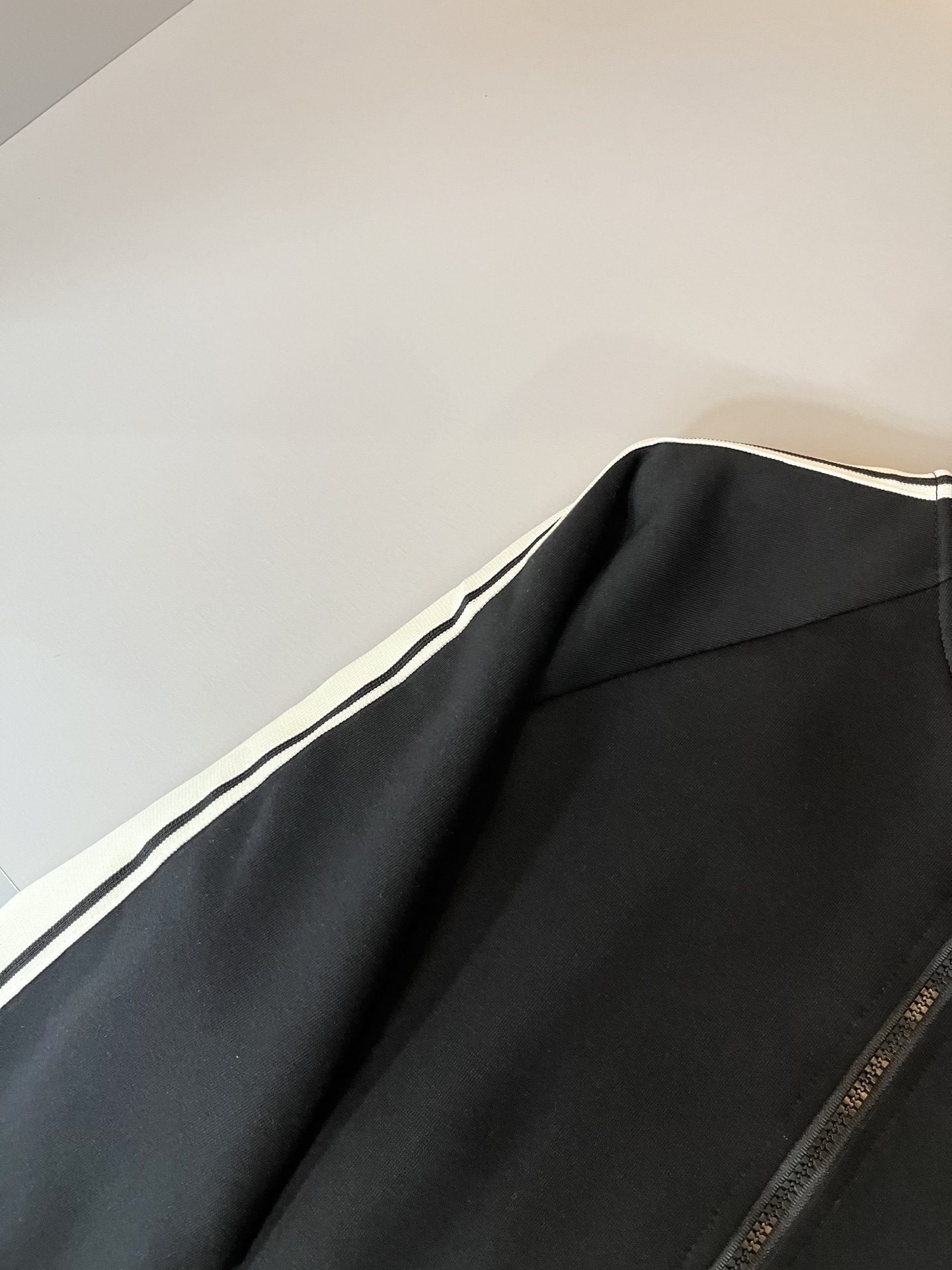 Moncl*r蒙*口 2025秋冬新款男士休闲套装！今年的专柜新品，男士超软面料帅酷爆款 时尚都市百搭款