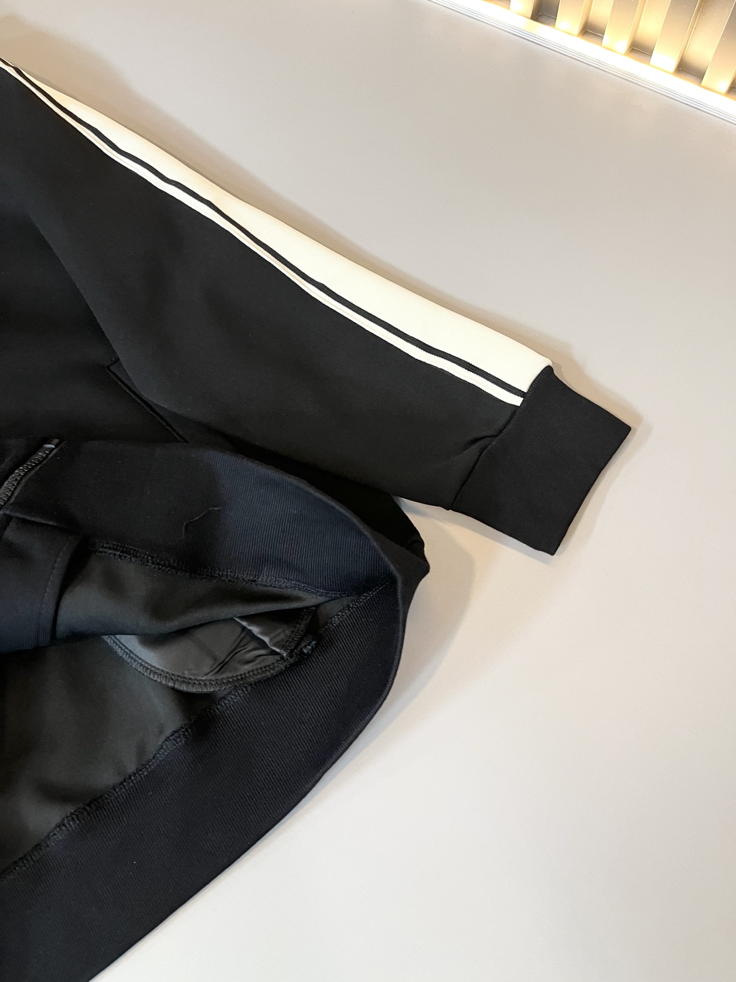 Moncl*r蒙*口 2025秋冬新款男士休闲套装！今年的专柜新品，男士超软面料帅酷爆款 时尚都市百搭款