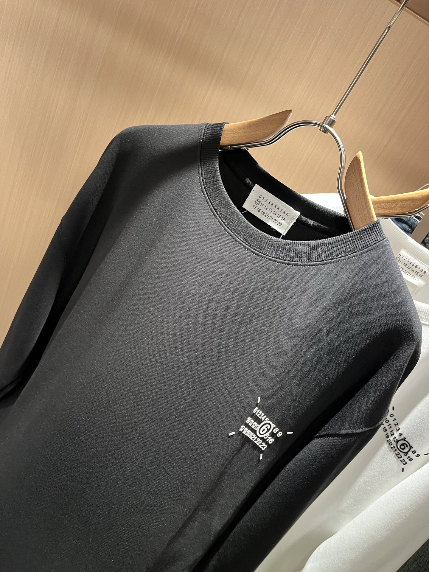 马吉拉 maison margiel 2025秋冬新款男女同款👫休闲卫衣，专柜同步发售！定制专属面料，胸