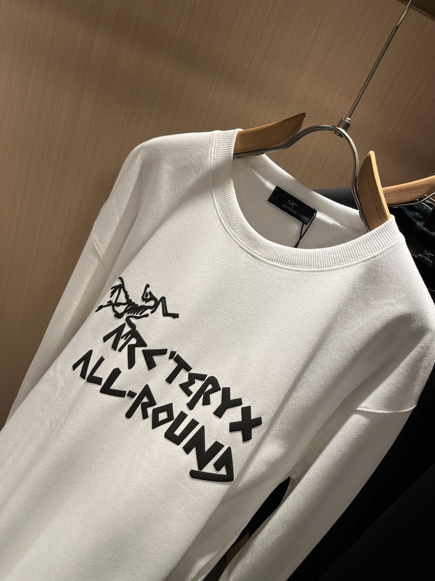 ARCTER*X始*祖鸟 2025秋冬新款男女同款👫休闲卫衣，户外品牌可能大家第一想到的就是加拿大鹅、始