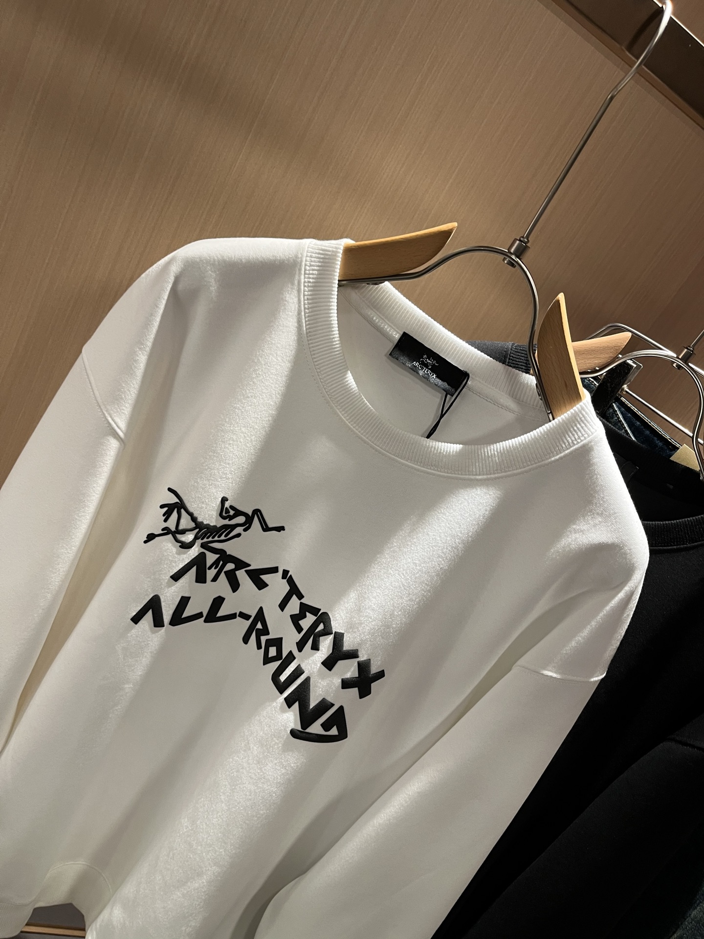 ARCTER*X始*祖鸟 2025秋冬新款男女同款👫休闲卫衣，户外品牌可能大家第一想到的就是加拿大鹅、始