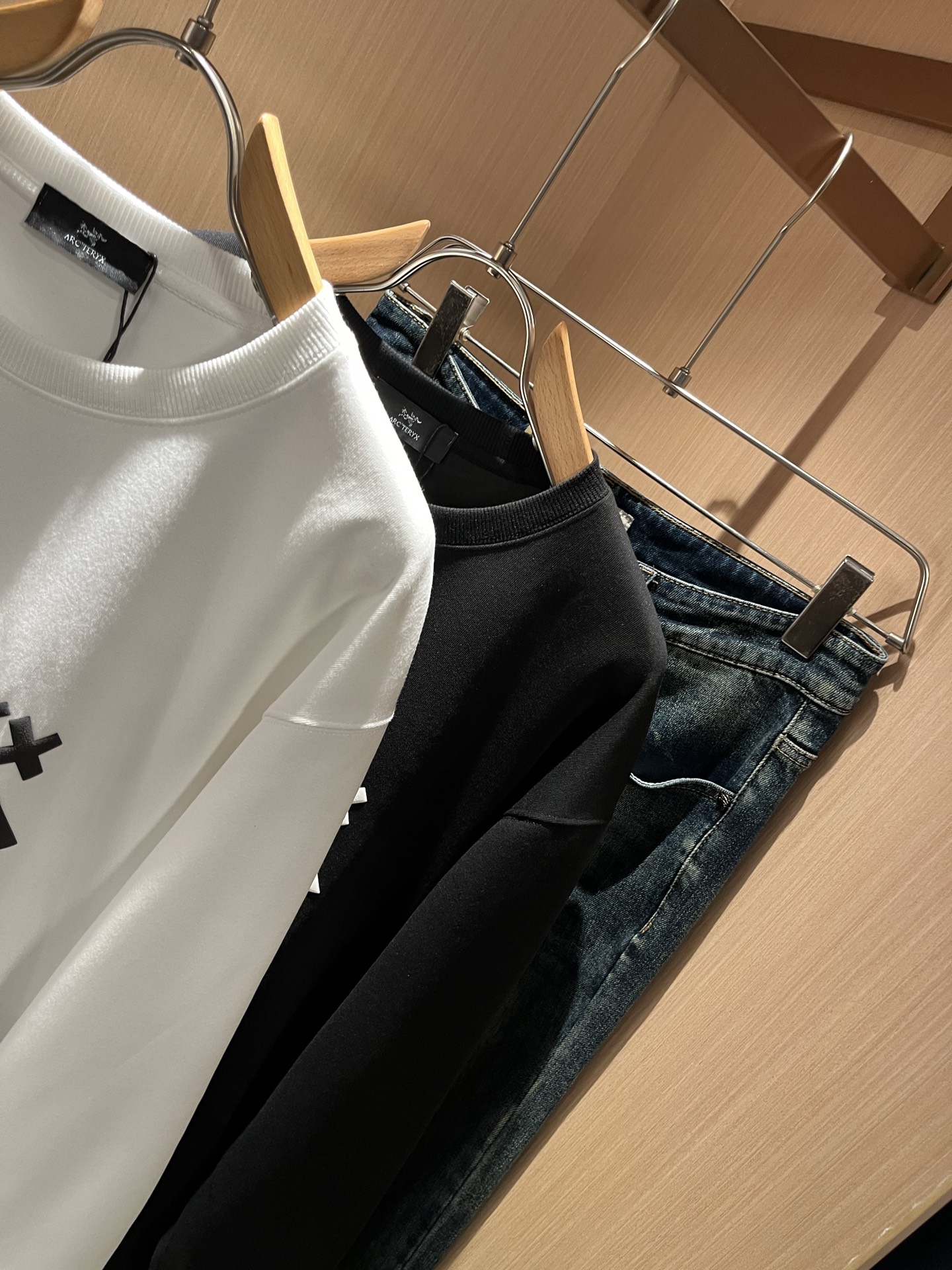 ARCTER*X始*祖鸟 2025秋冬新款男女同款👫休闲卫衣，户外品牌可能大家第一想到的就是加拿大鹅、始