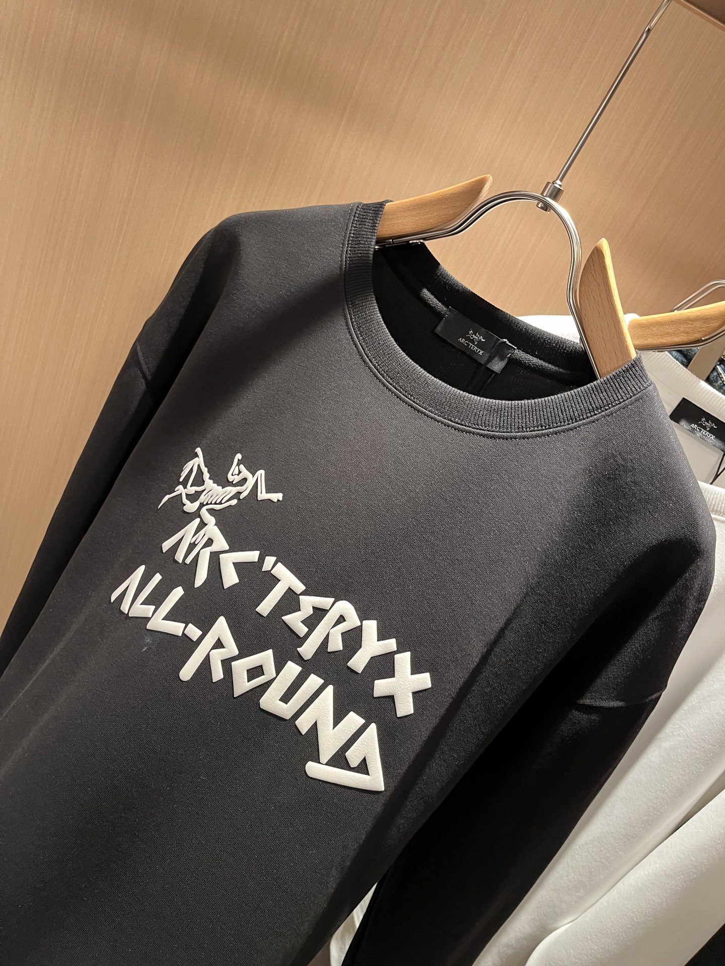 ARCTER*X始*祖鸟 2025秋冬新款男女同款👫休闲卫衣，户外品牌可能大家第一想到的就是加拿大鹅、始