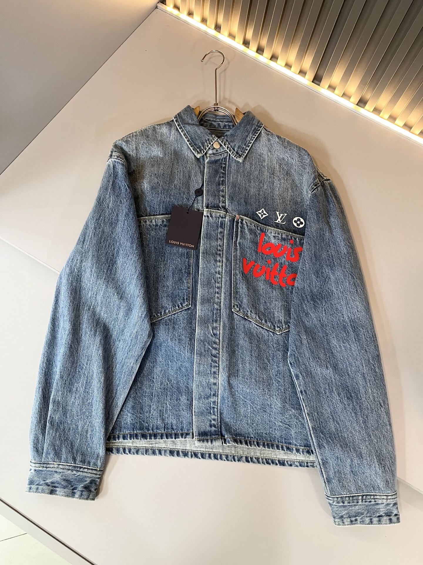 Louis Vuit*on 路易*登 2025秋冬新款轻奢男女同款👫牛仔衬衣款，路易家族的新高端，细节品