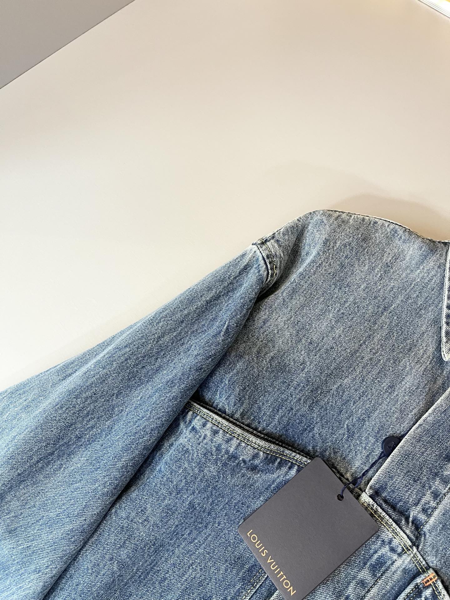 Louis Vuit*on 路易*登 2025秋冬新款轻奢男女同款👫牛仔衬衣款，路易家族的新高端，细节品