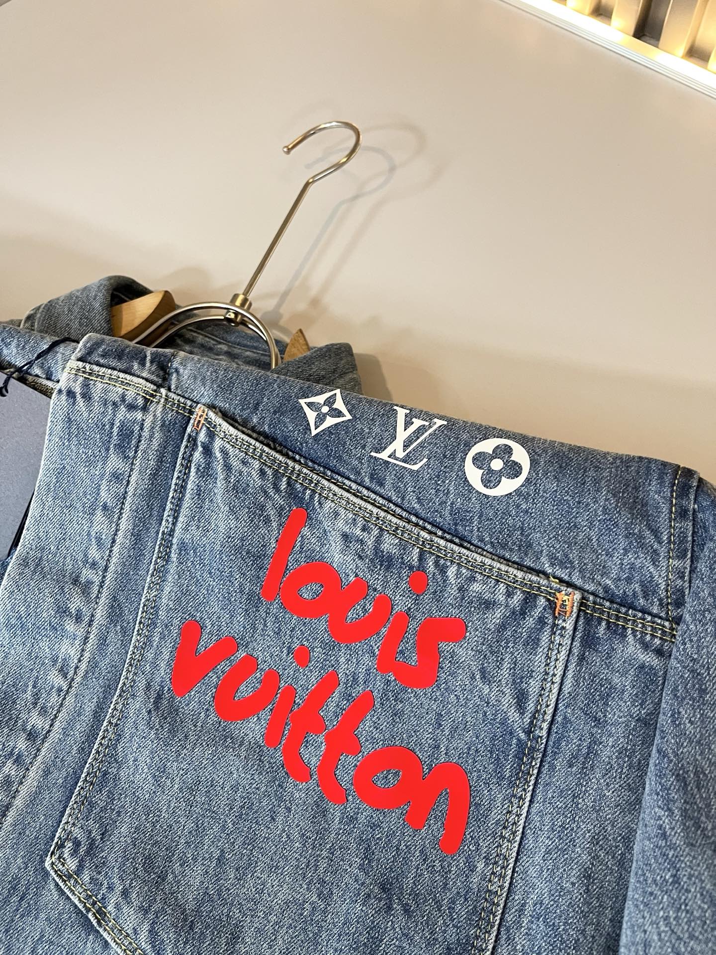 Louis Vuit*on 路易*登 2025秋冬新款轻奢男女同款👫牛仔衬衣款，路易家族的新高端，细节品