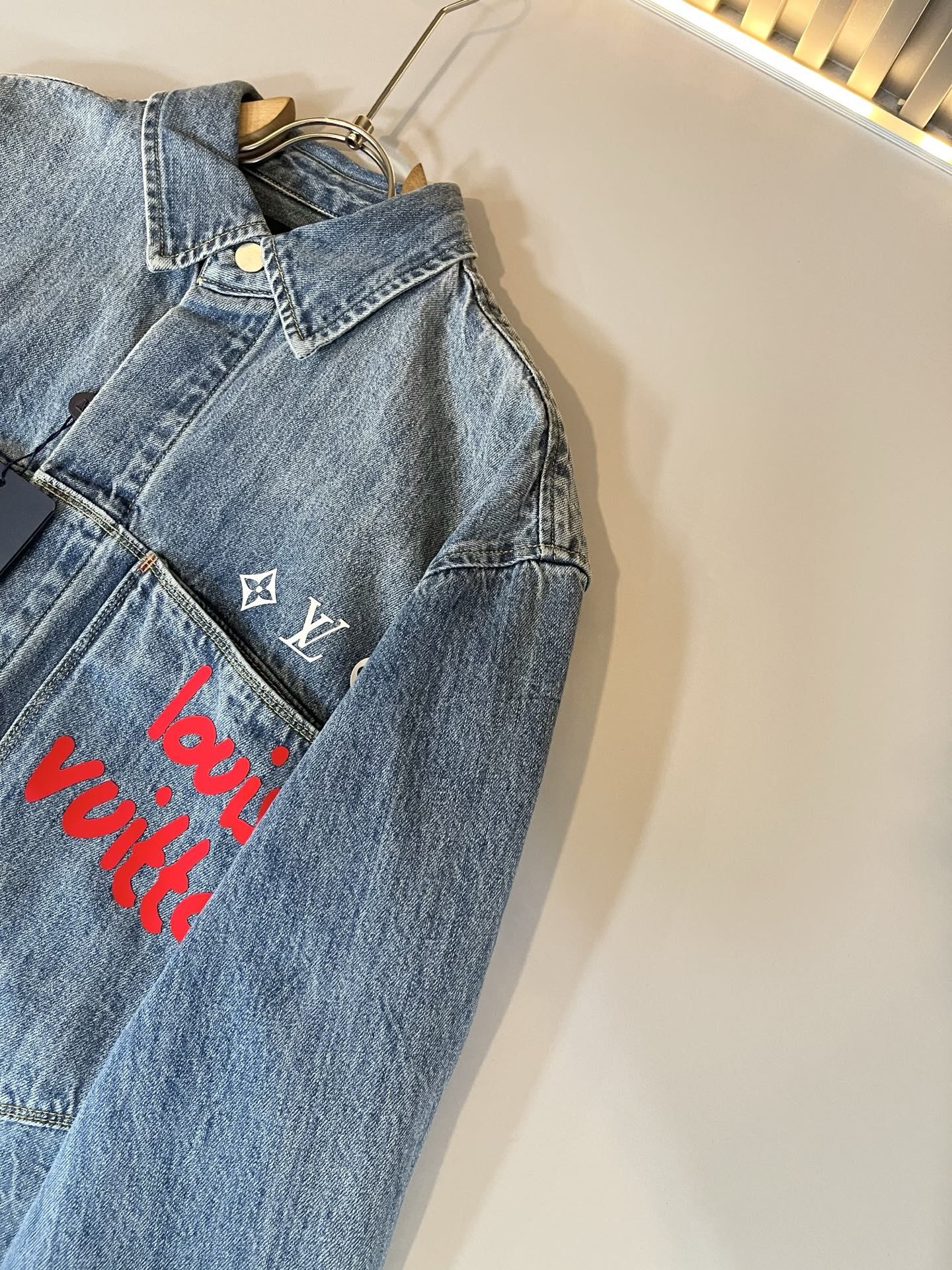 Louis Vuit*on 路易*登 2025秋冬新款轻奢男女同款👫牛仔衬衣款，路易家族的新高端，细节品