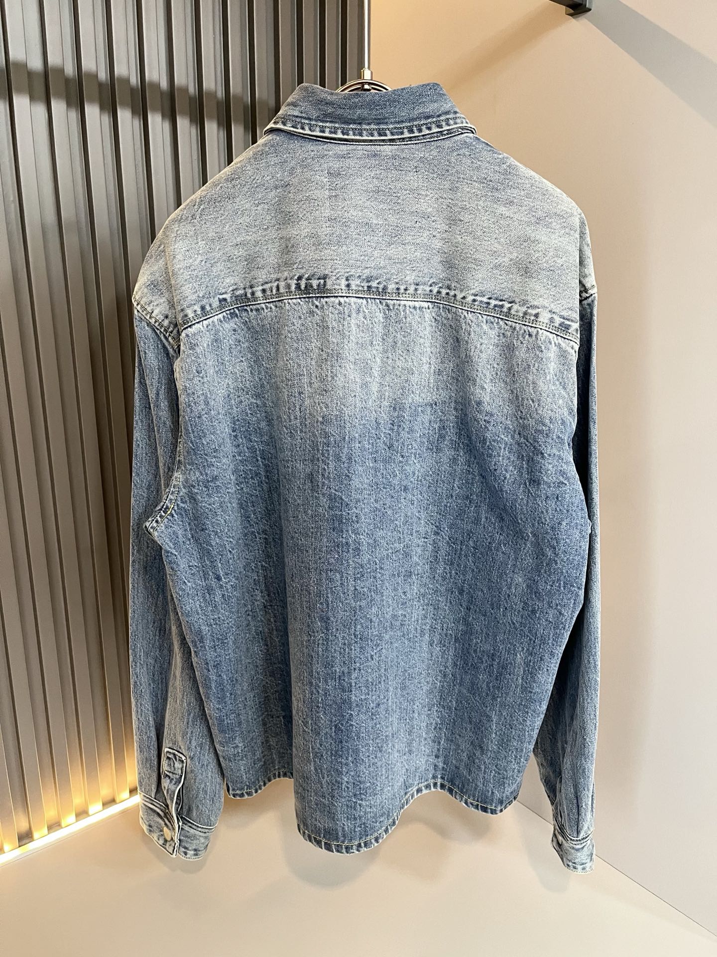 Louis Vuit*on 路易*登 2025秋冬新款轻奢男女同款👫牛仔衬衣款，路易家族的新高端，细节品