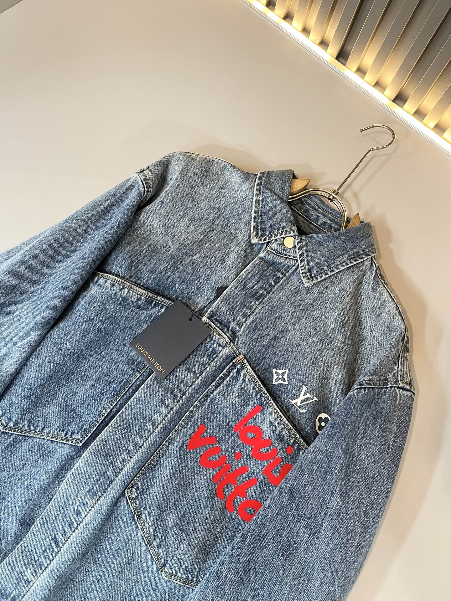 Louis Vuit*on 路易*登 2025秋冬新款轻奢男女同款👫牛仔衬衣款，路易家族的新高端，细节品
