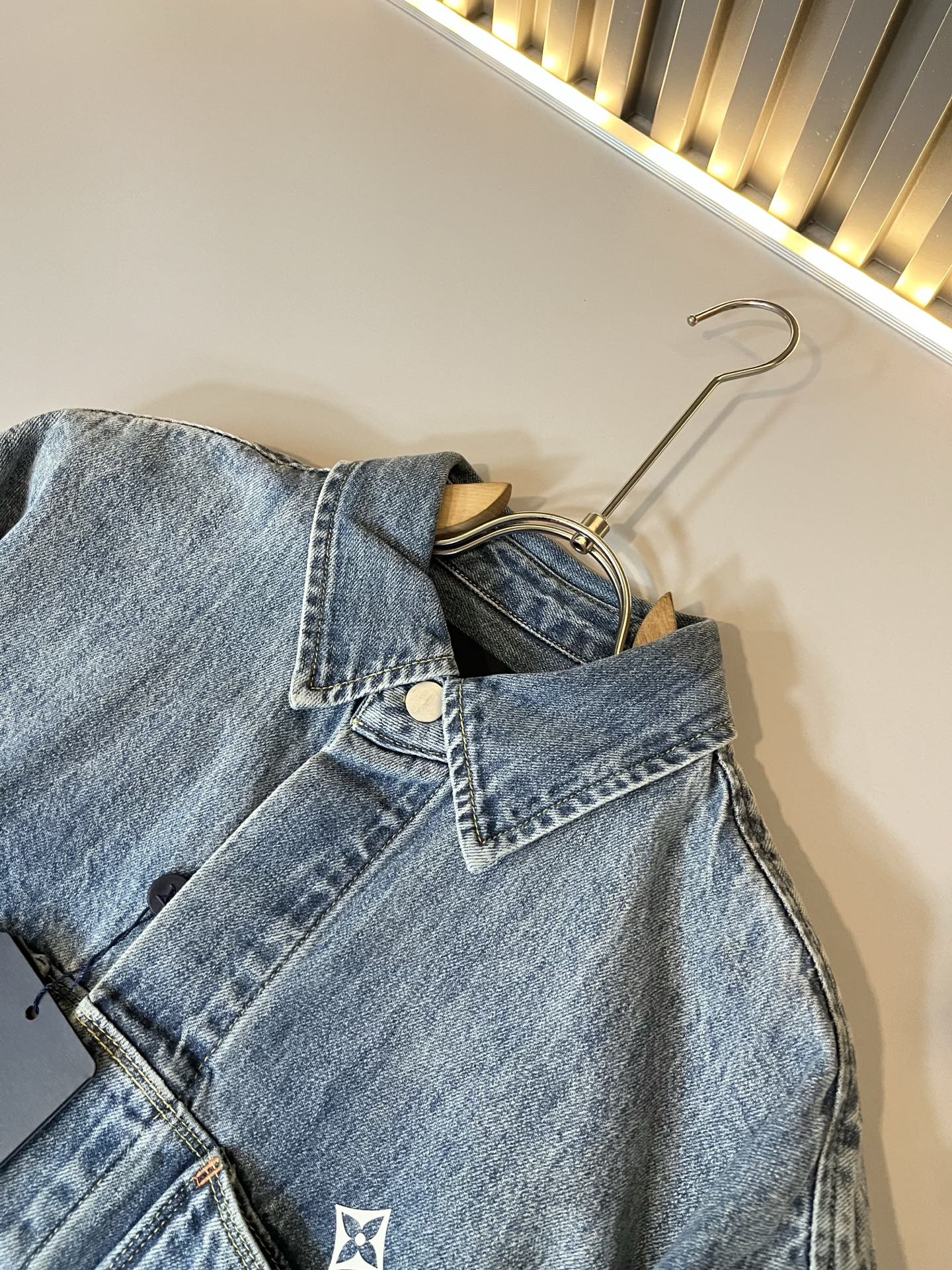 Louis Vuit*on 路易*登 2025秋冬新款轻奢男女同款👫牛仔衬衣款，路易家族的新高端，细节品