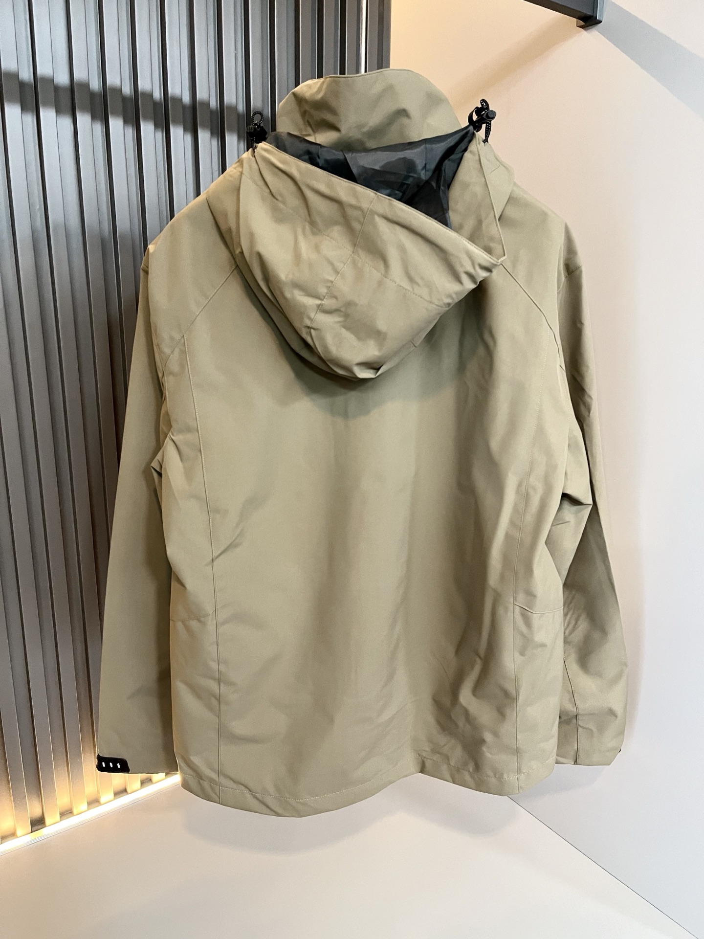 迪桑特DESCENTE 2025秋冬新款男女同款👫夹克外套，自1935年荣耀至今的专业运动品牌。80余年