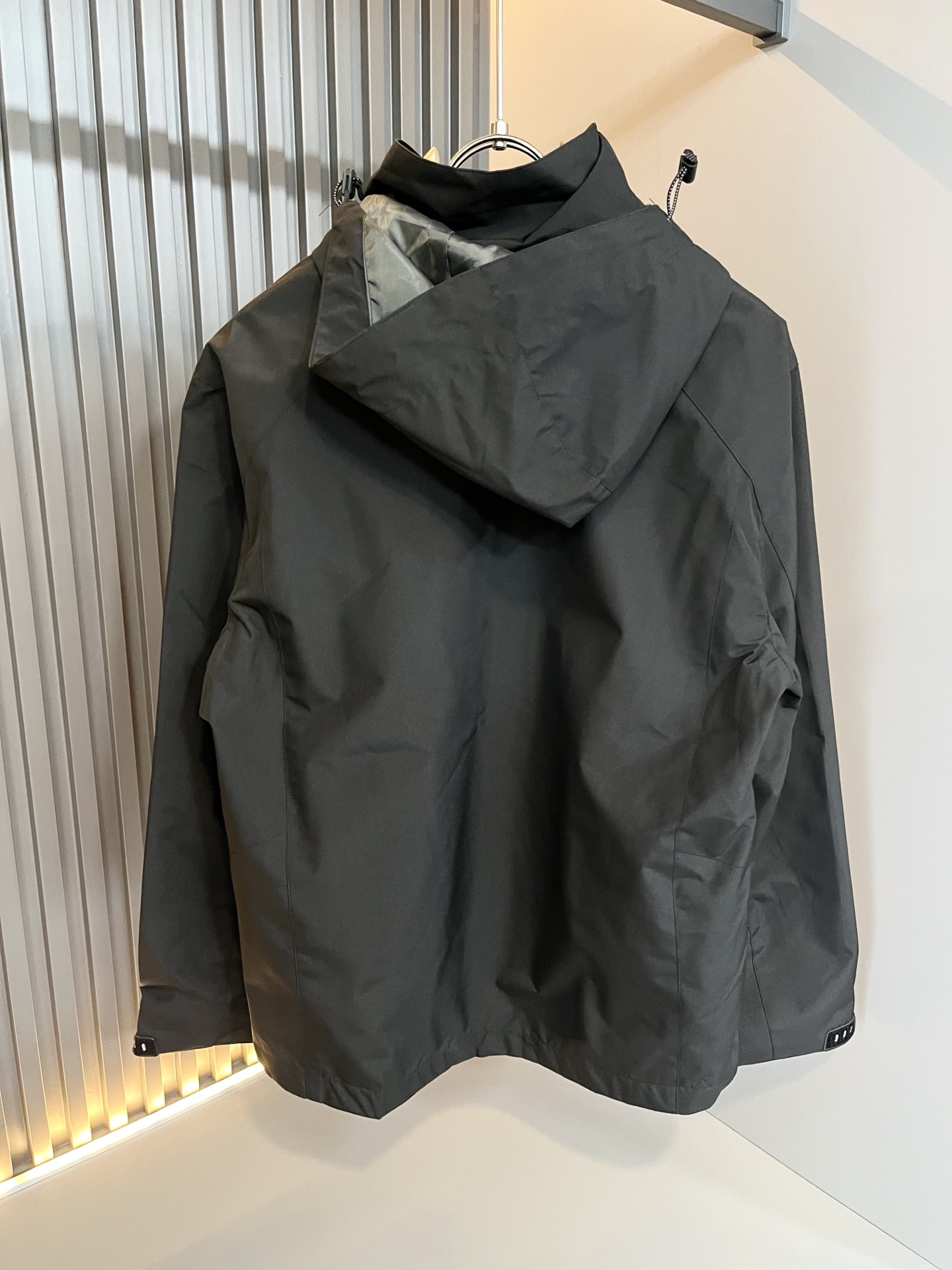 迪桑特DESCENTE 2025秋冬新款男女同款👫夹克外套，自1935年荣耀至今的专业运动品牌。80余年