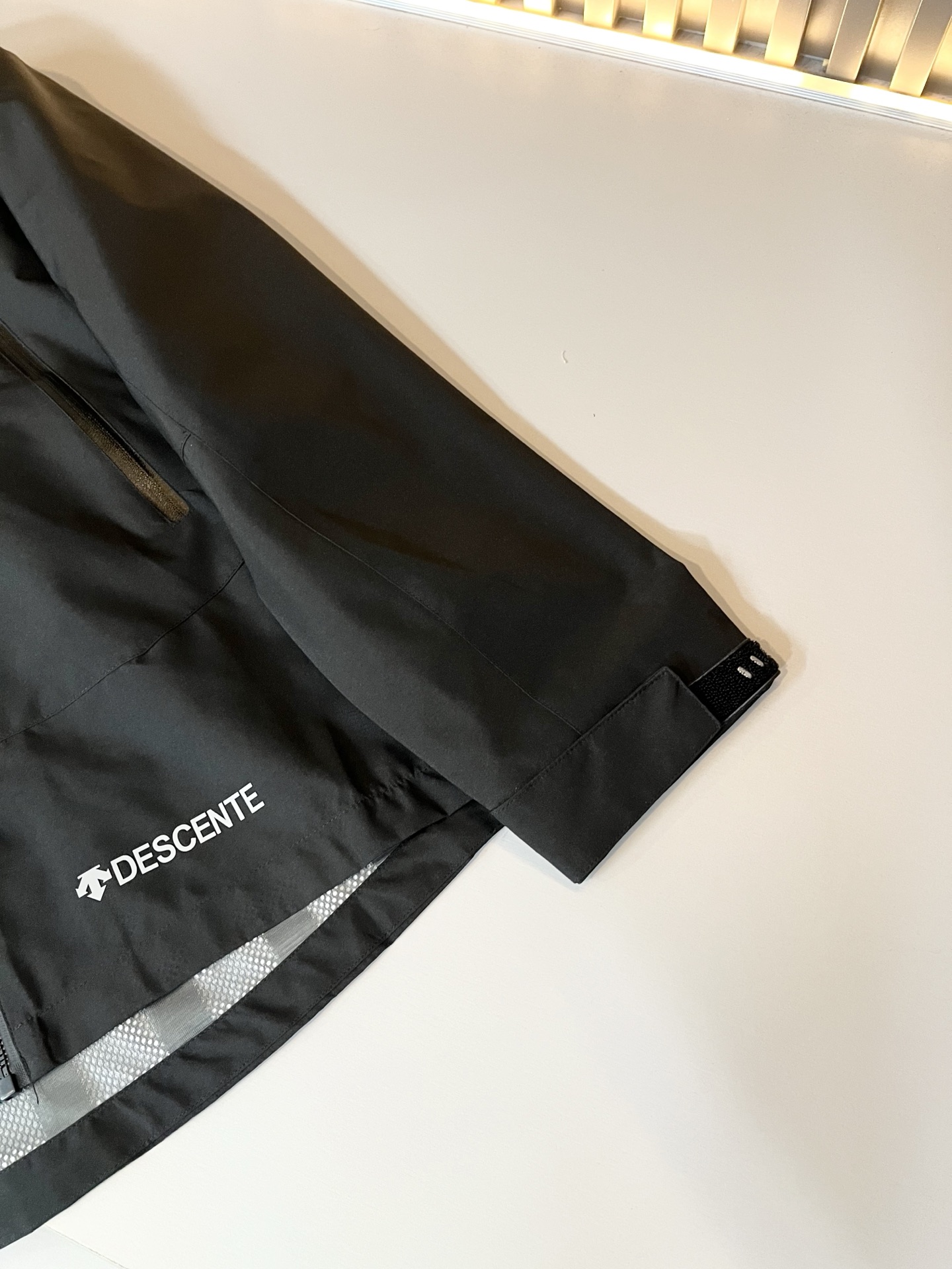 迪桑特DESCENTE 2025秋冬新款男女同款👫夹克外套，自1935年荣耀至今的专业运动品牌。80余年