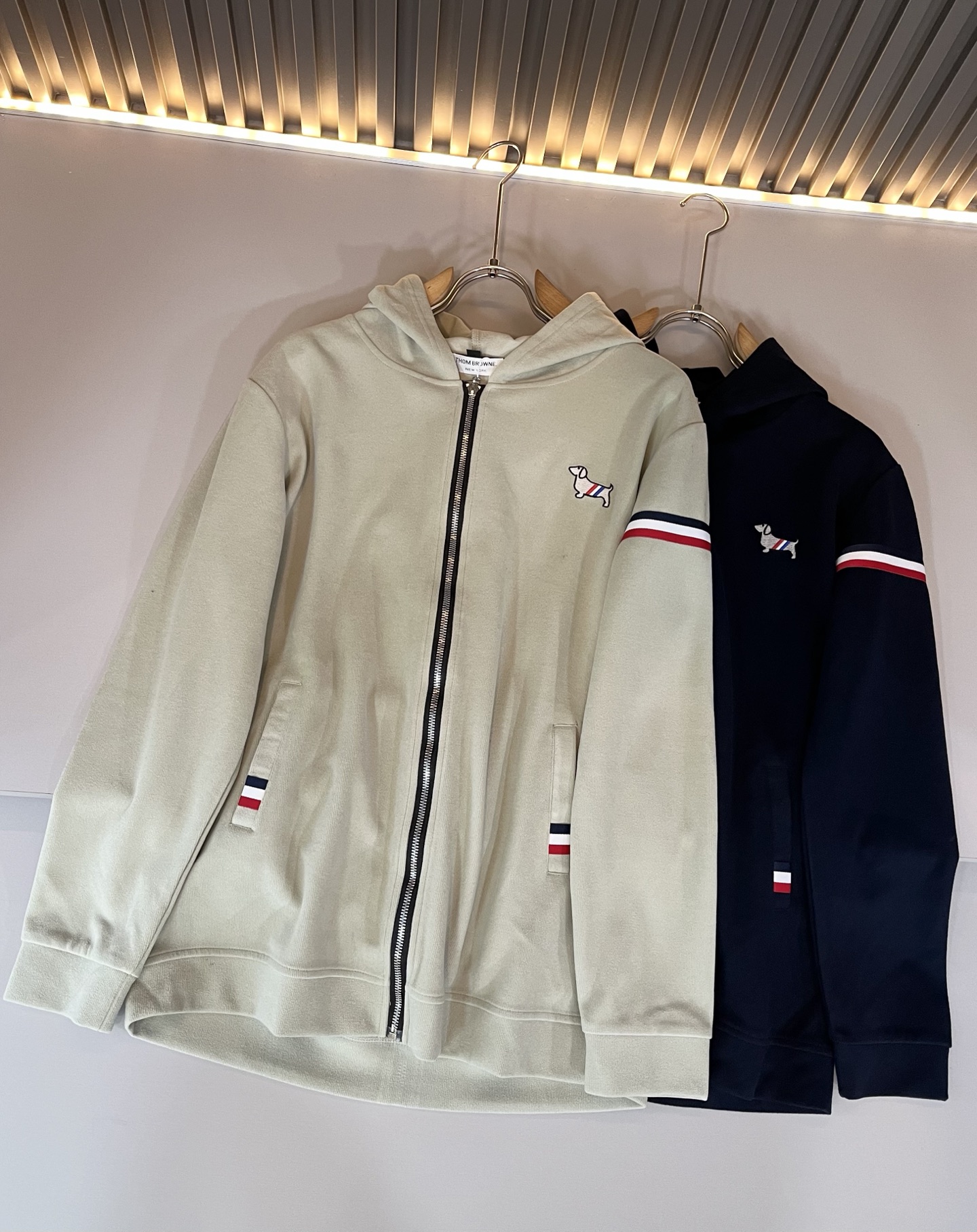 ThomBrow*e汤姆*朗 ~2025秋冬新品男女同款👫连帽卫衣！官网同步有售，休闲经典，独特设计魅力