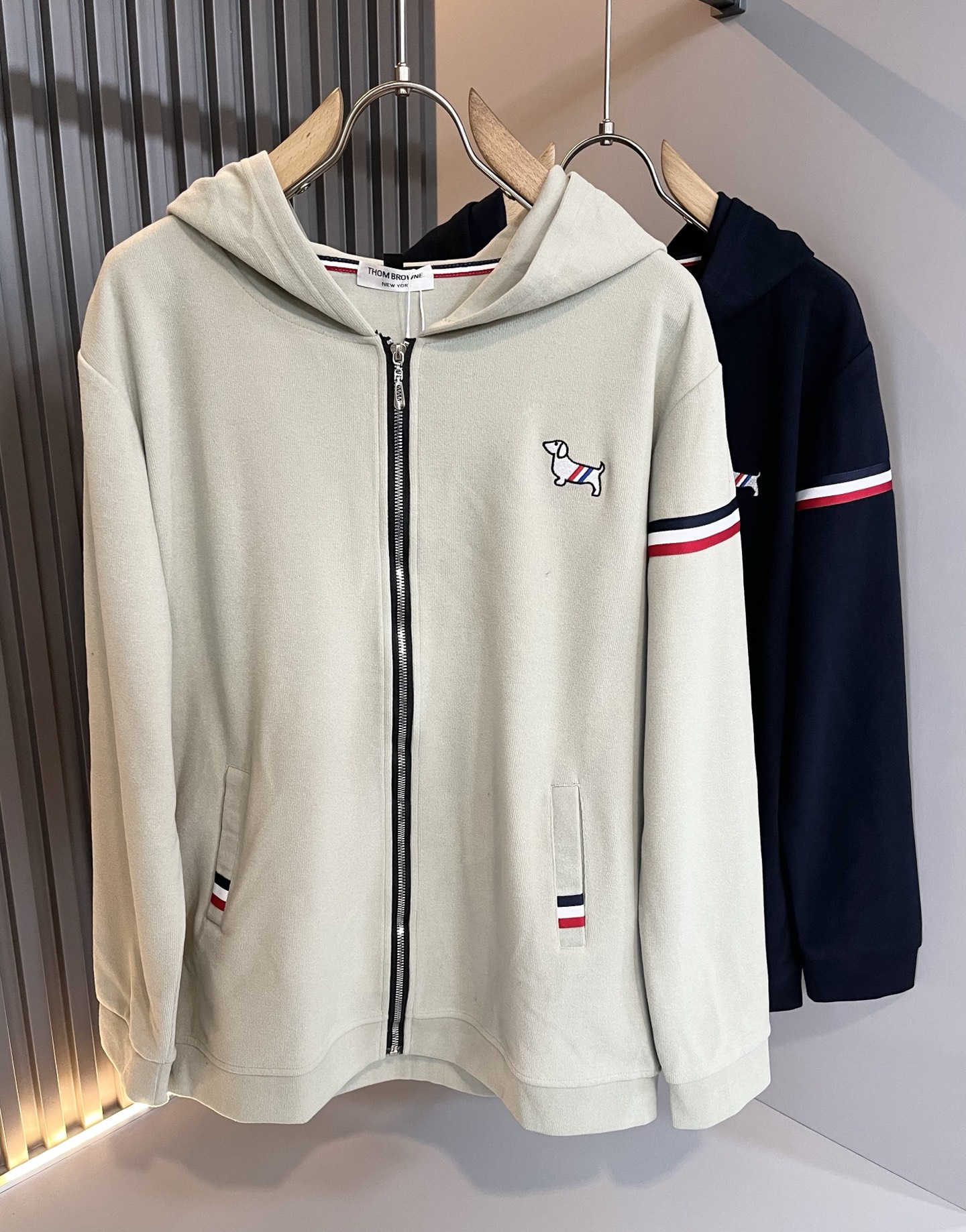 ThomBrow*e汤姆*朗 ~2025秋冬新品男女同款👫连帽卫衣！官网同步有售，休闲经典，独特设计魅力