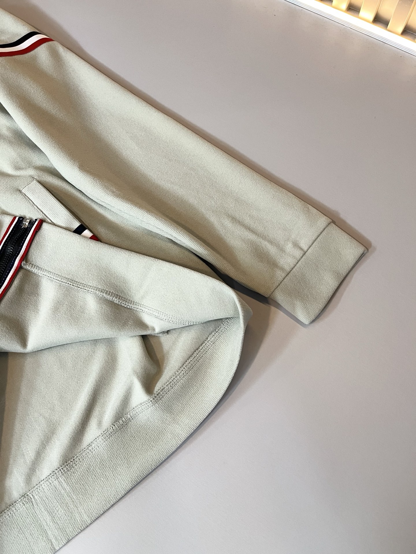 ThomBrow*e汤姆*朗 ~2025秋冬新品男女同款👫连帽卫衣！官网同步有售，休闲经典，独特设计魅力