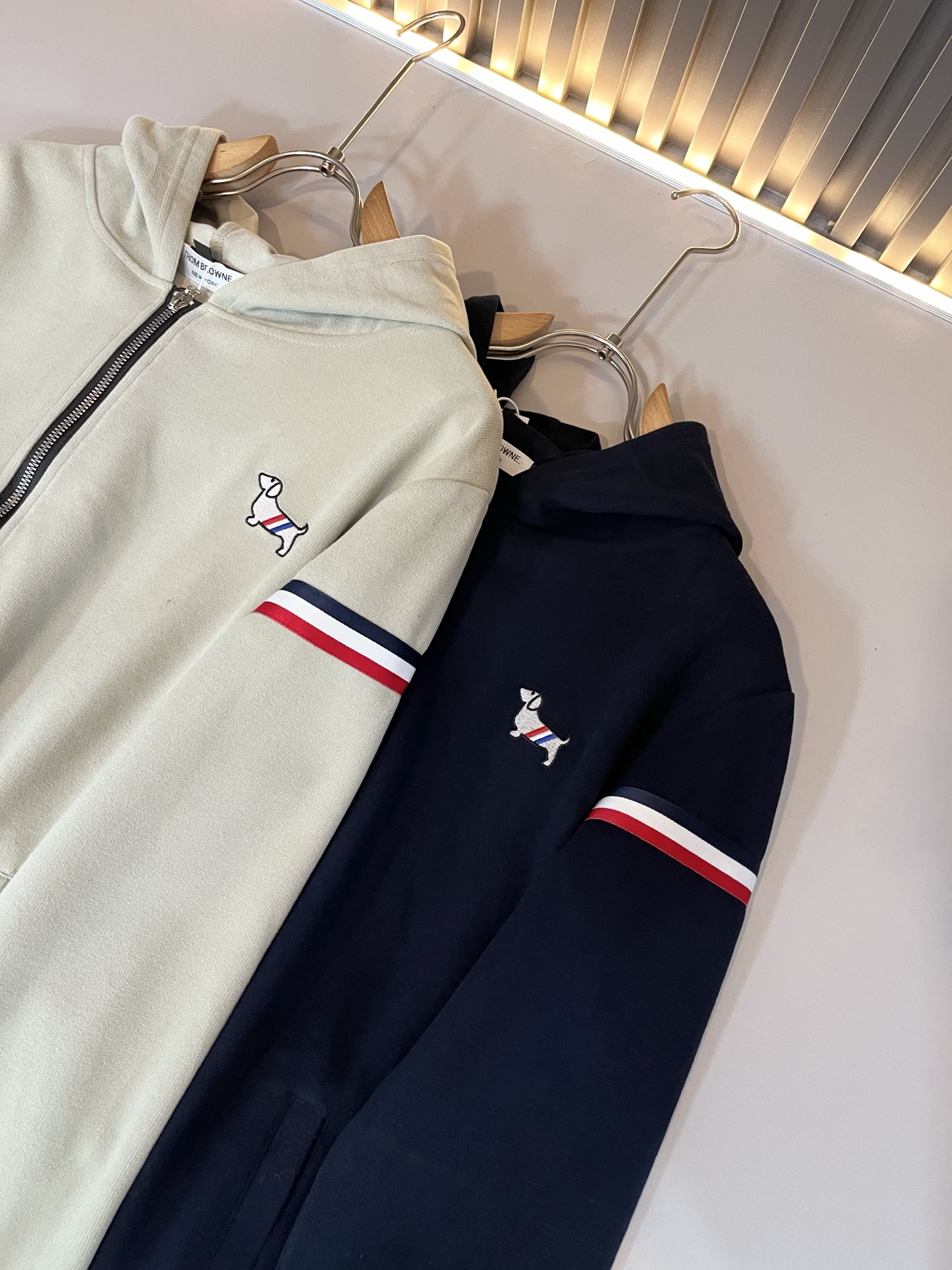 ThomBrow*e汤姆*朗 ~2025秋冬新品男女同款👫连帽卫衣！官网同步有售，休闲经典，独特设计魅力