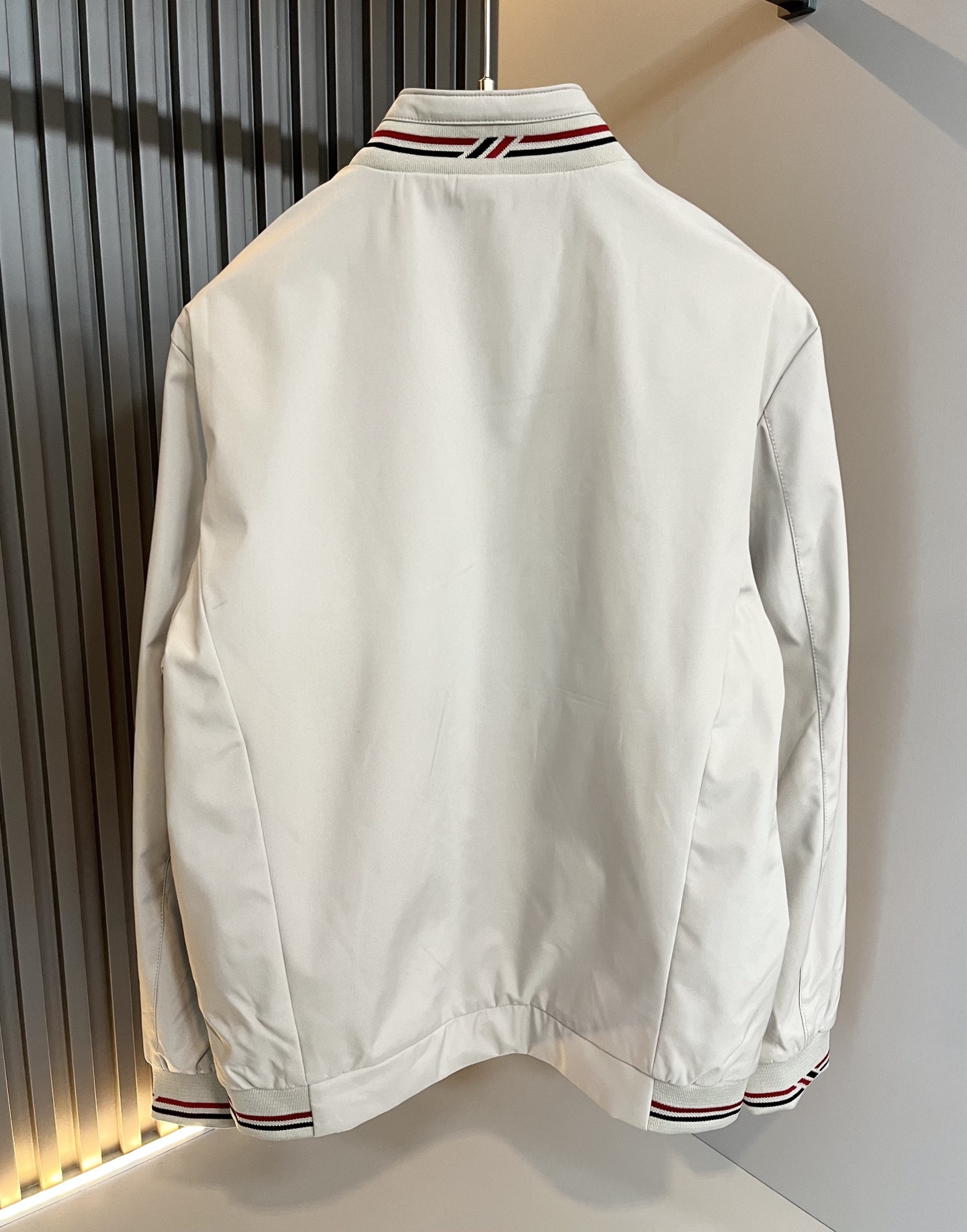 BURBER*Y巴*莉2025秋冬新品夹克外套重磅来袭，最近比较火热的环保聚酯纤维面料制作而成，高端户外